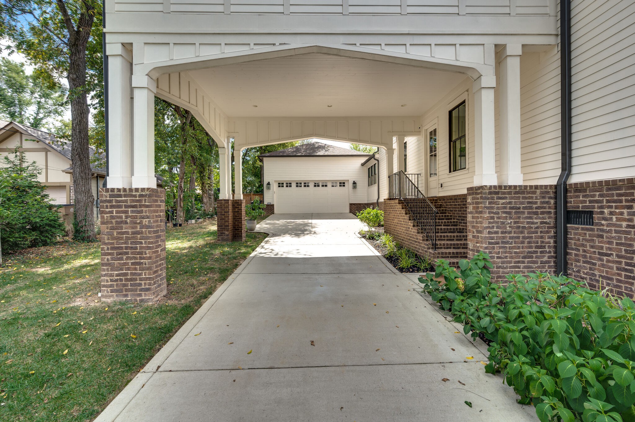 1133 Granny White Ct