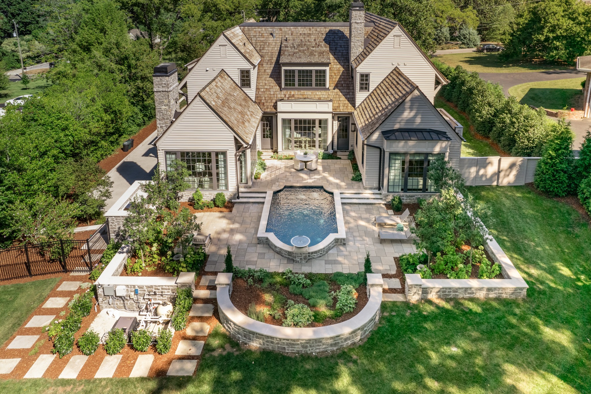 325 Walnut Dr