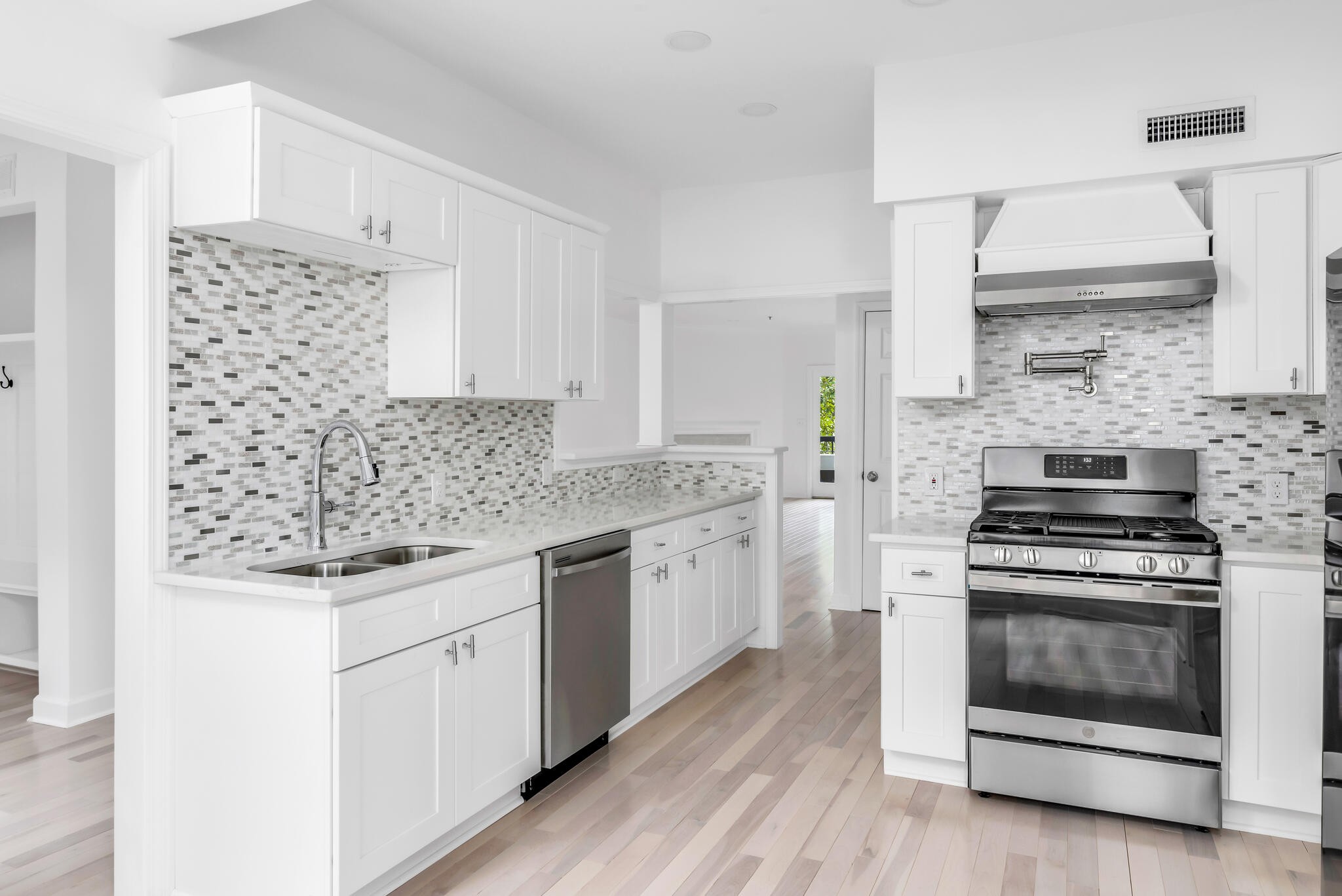 3818 W End Ave Unit: 201