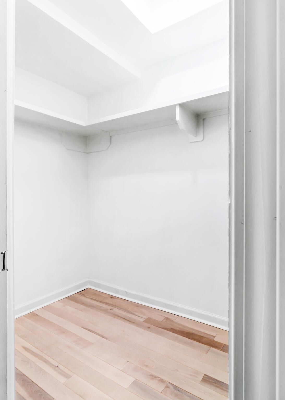 3818 W End Ave Unit: 201