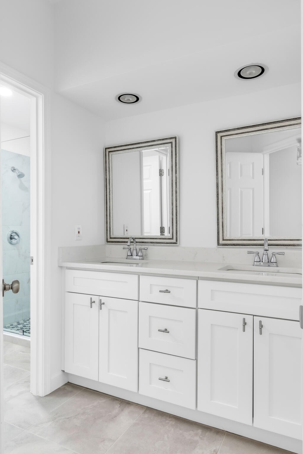 3818 W End Ave Unit: 201