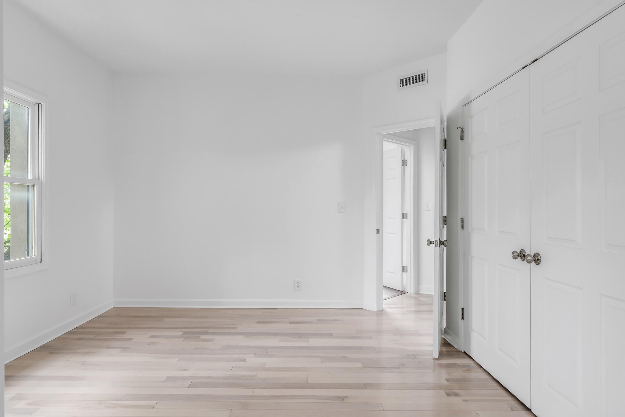 3818 W End Ave Unit: 201
