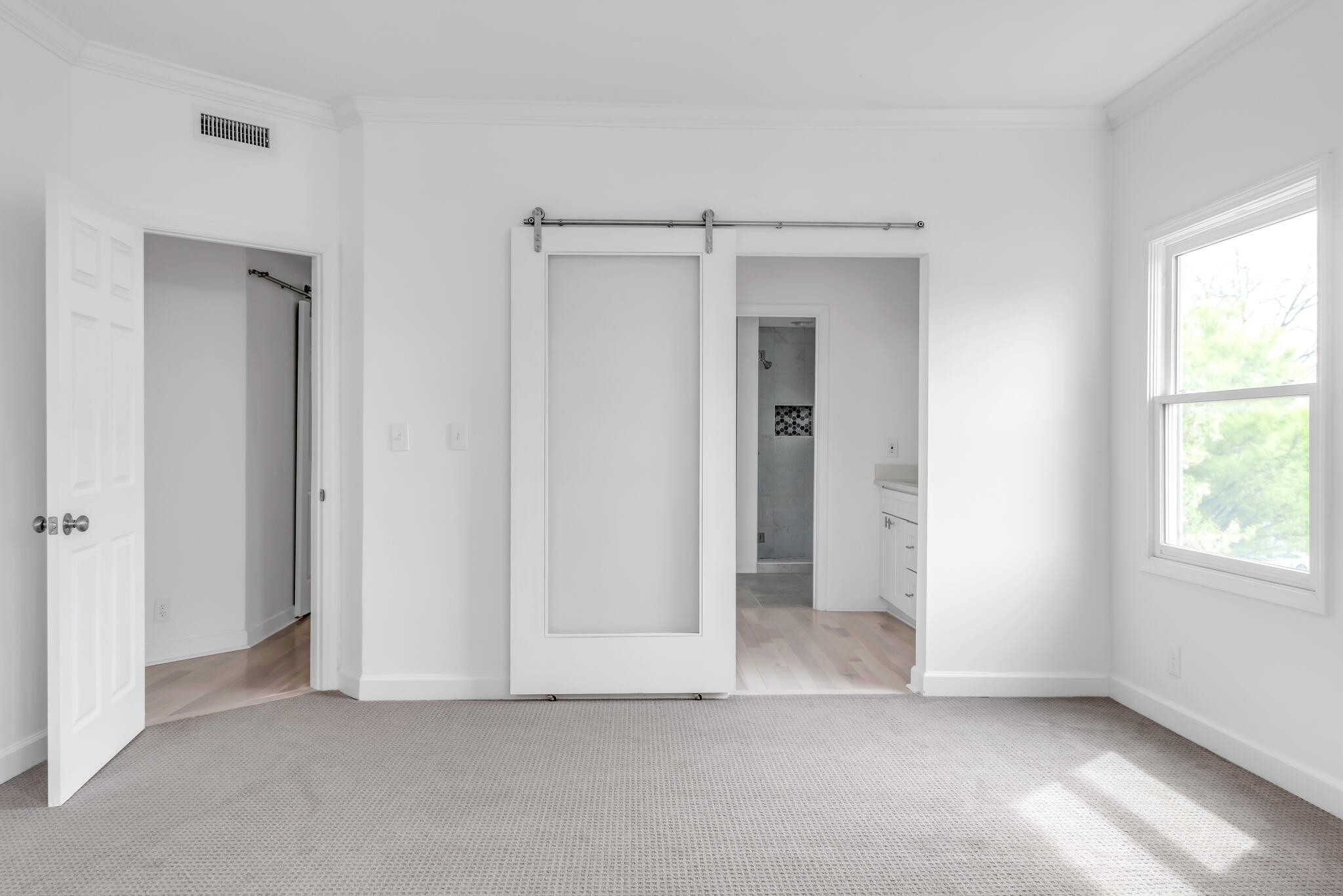 3818 W End Ave Unit: 201