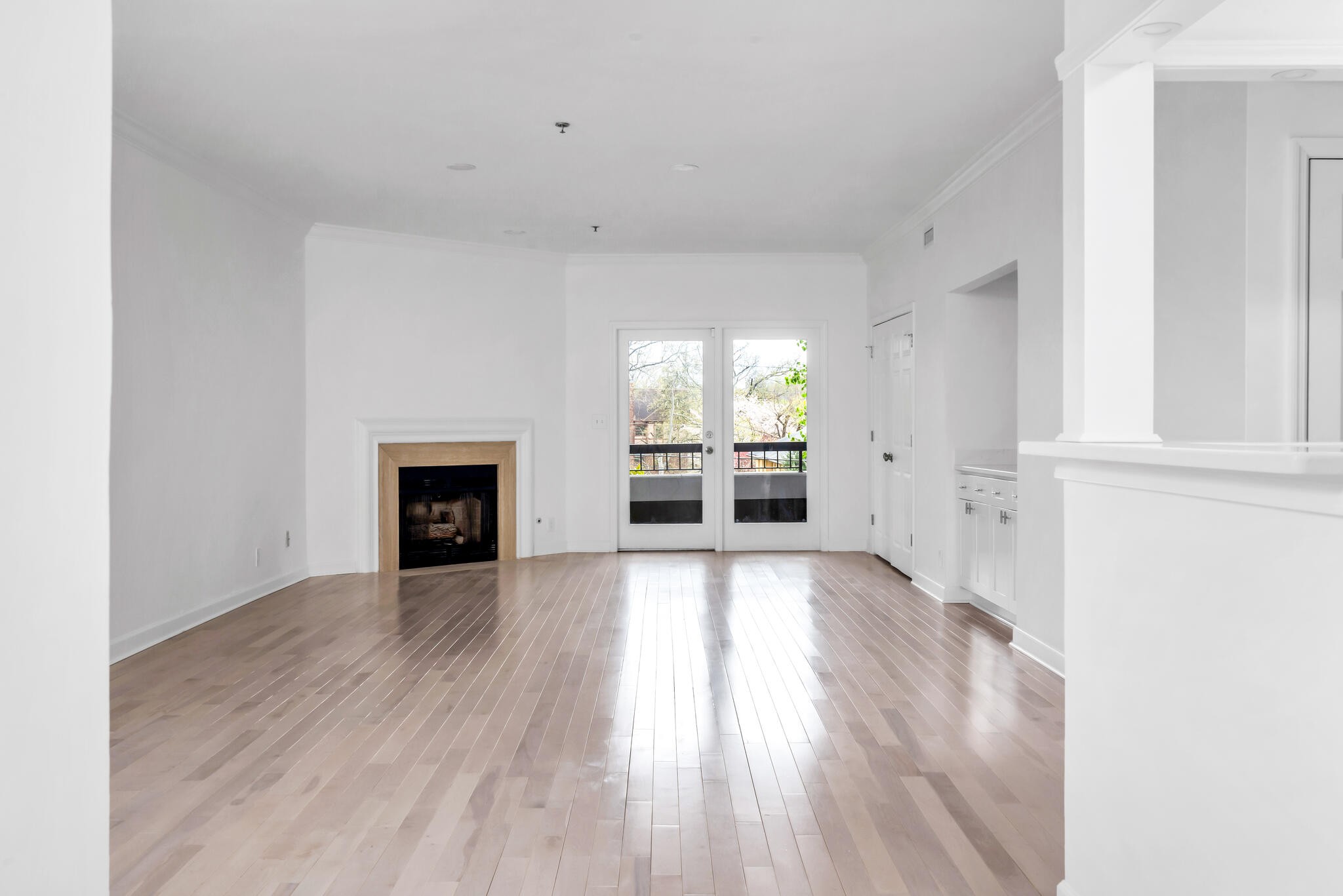 3818 W End Ave Unit: 201