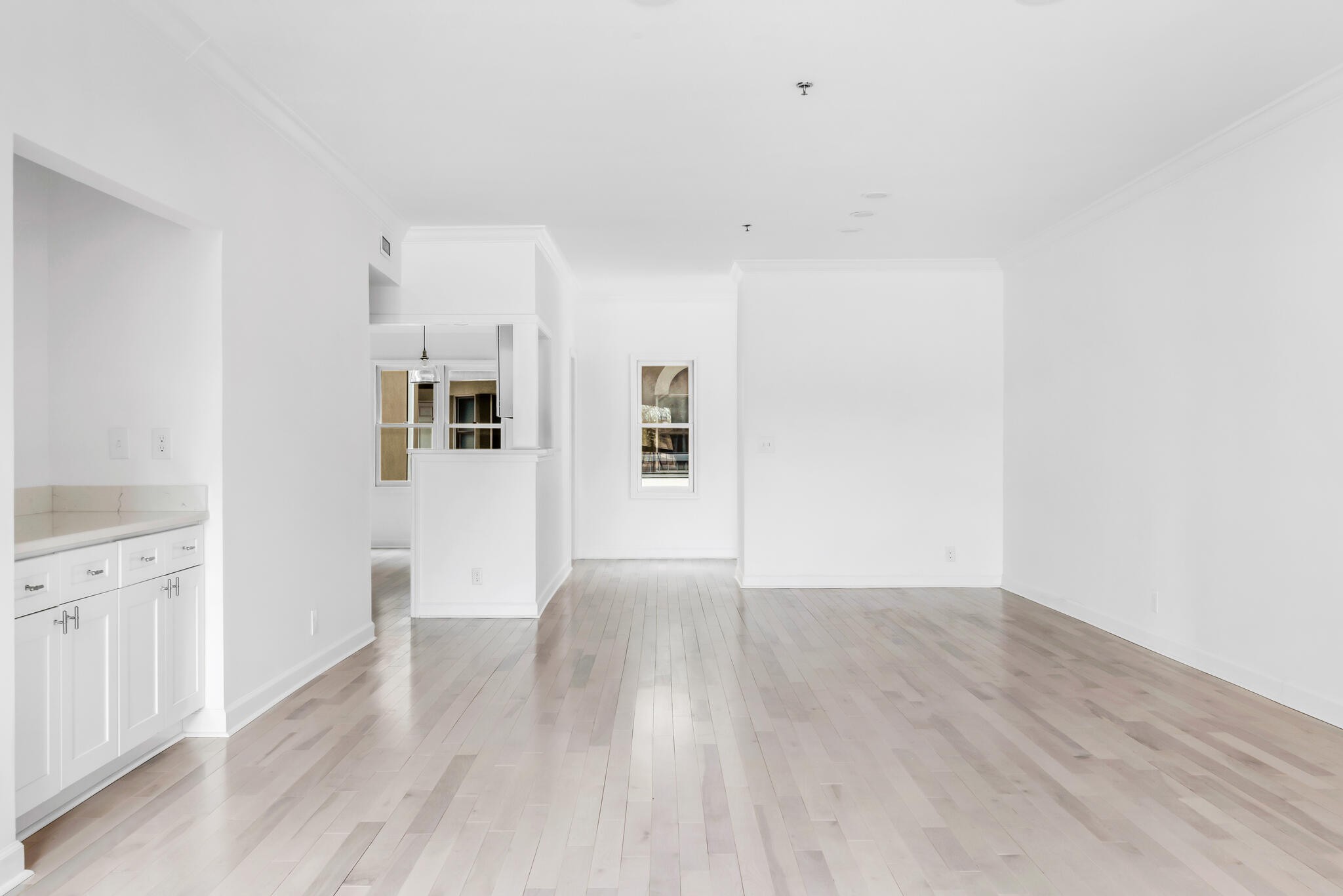 3818 W End Ave Unit: 201