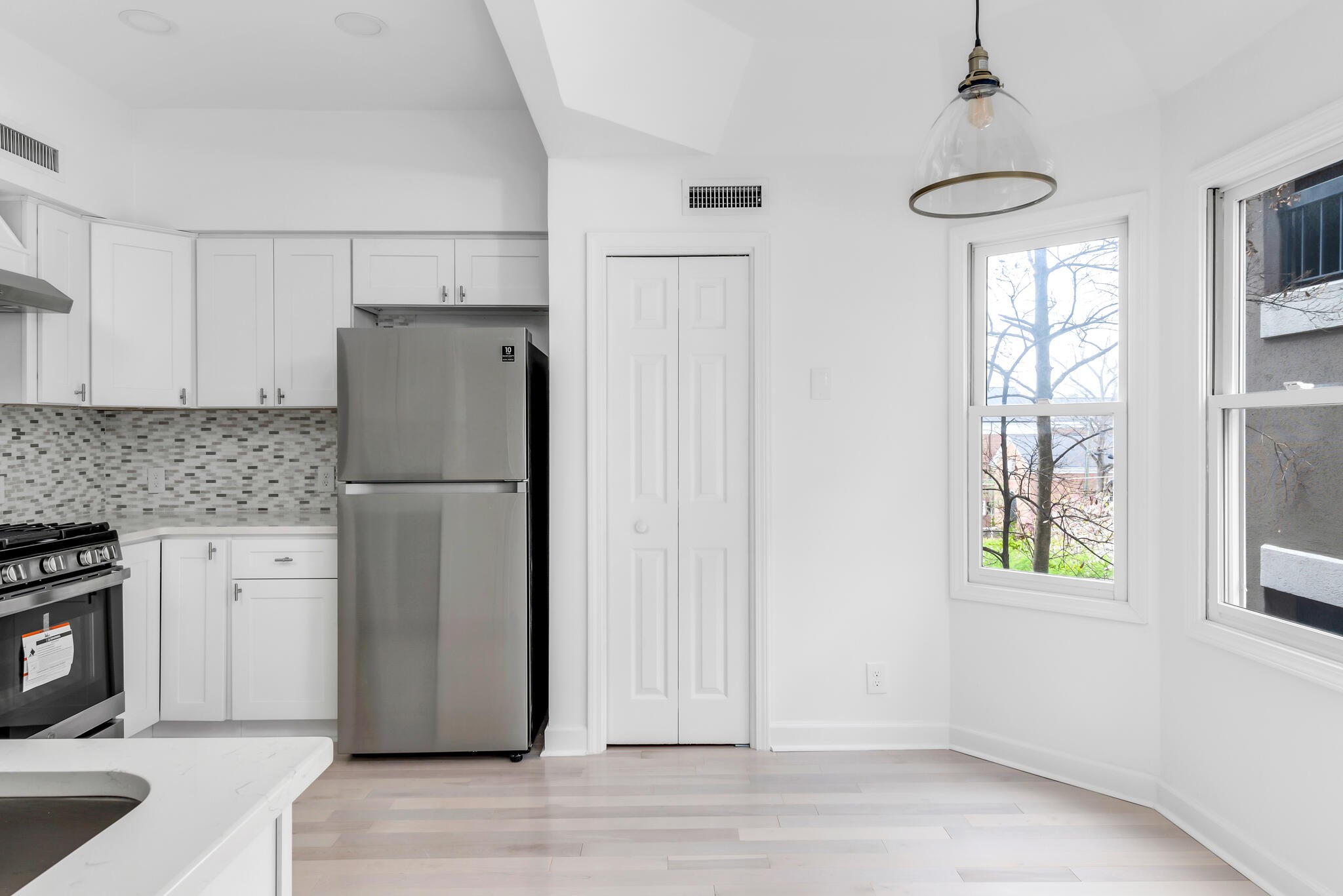3818 W End Ave Unit: 201