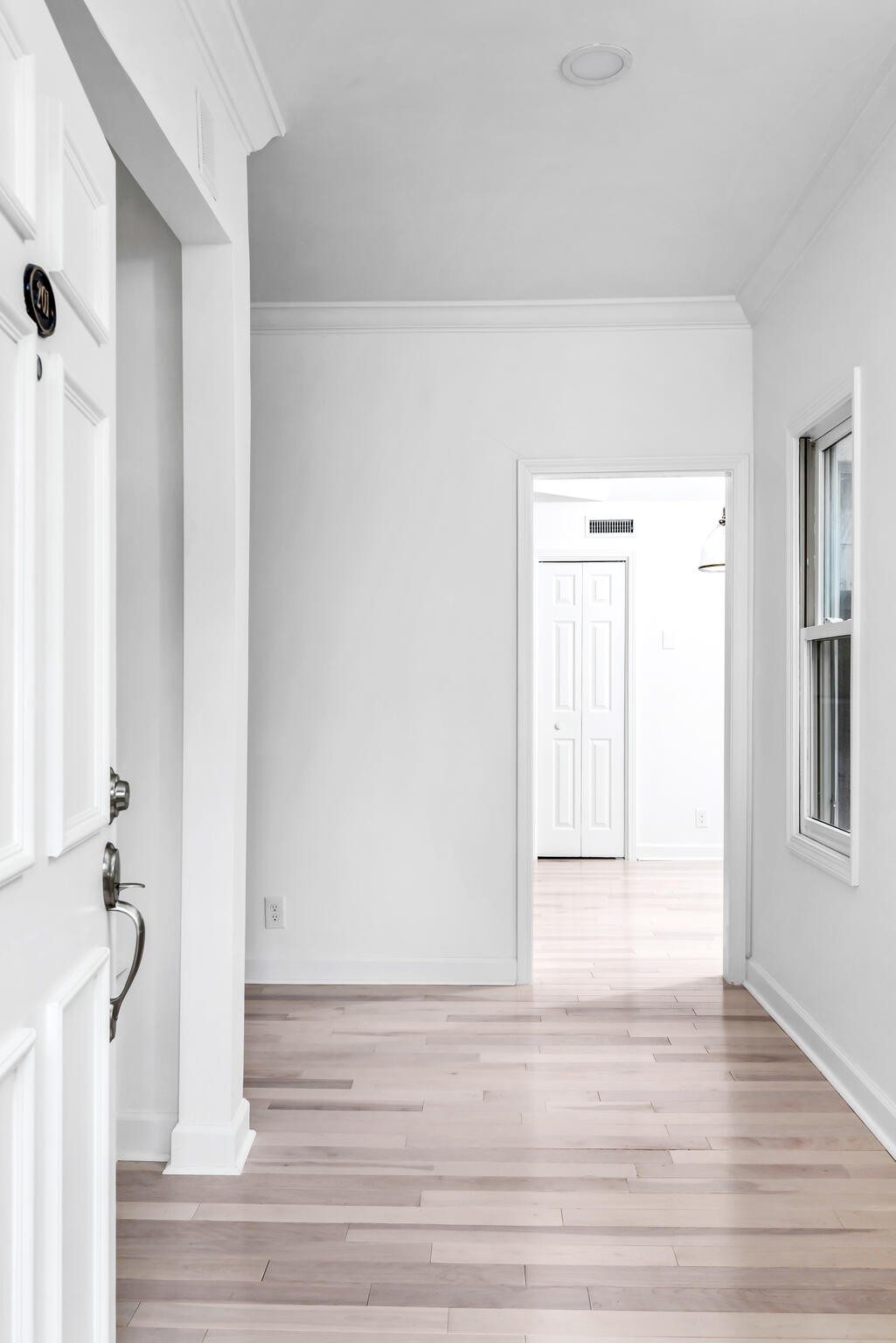 3818 W End Ave Unit: 201