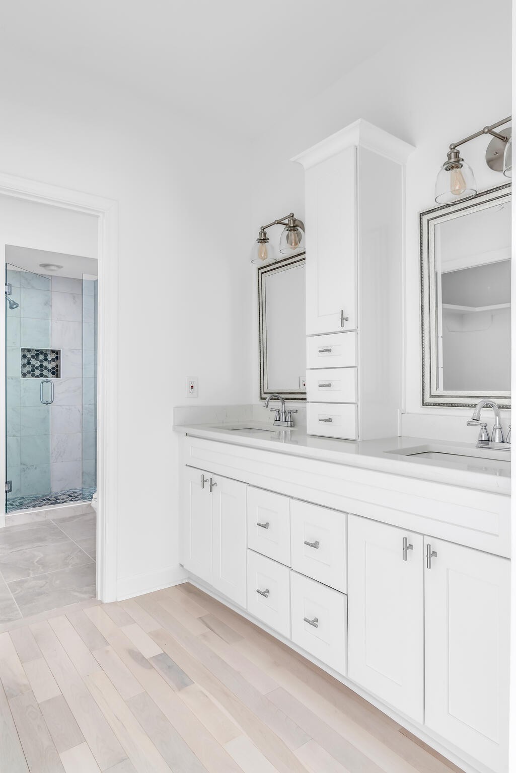 3818 W End Ave Unit: 201