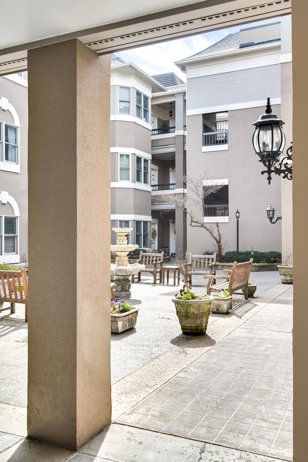 3818 W End Ave Unit: 201