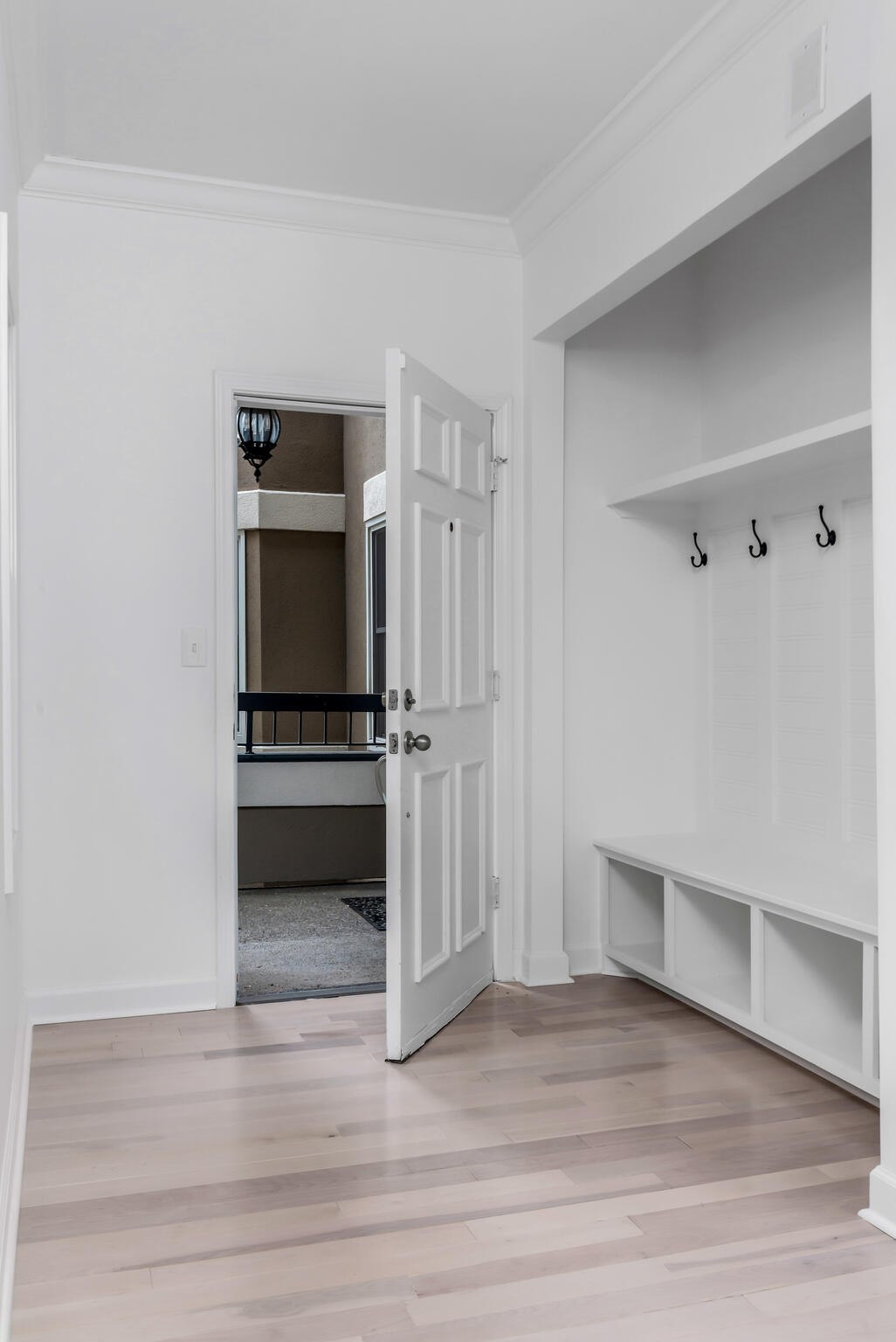 3818 W End Ave Unit: 201