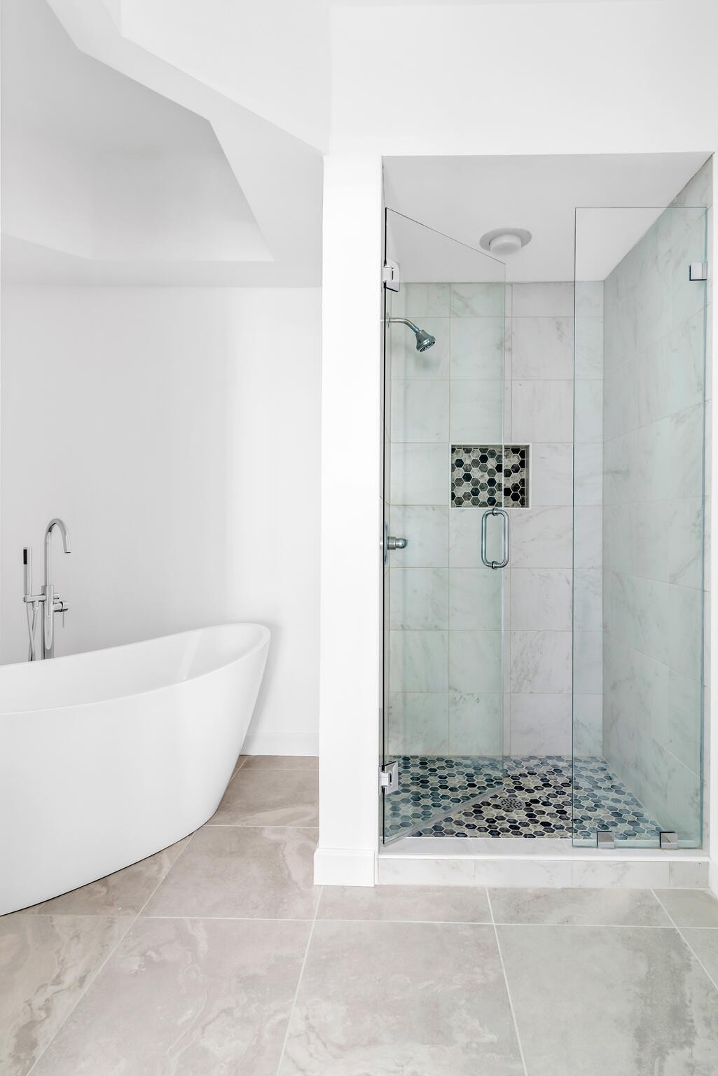 3818 W End Ave Unit: 201