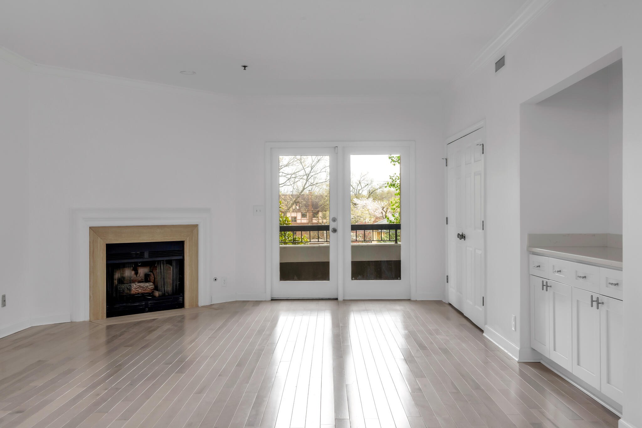 3818 W End Ave Unit: 201