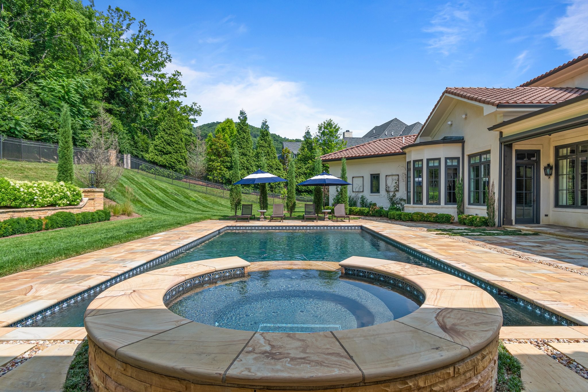 834 Windstone Blvd