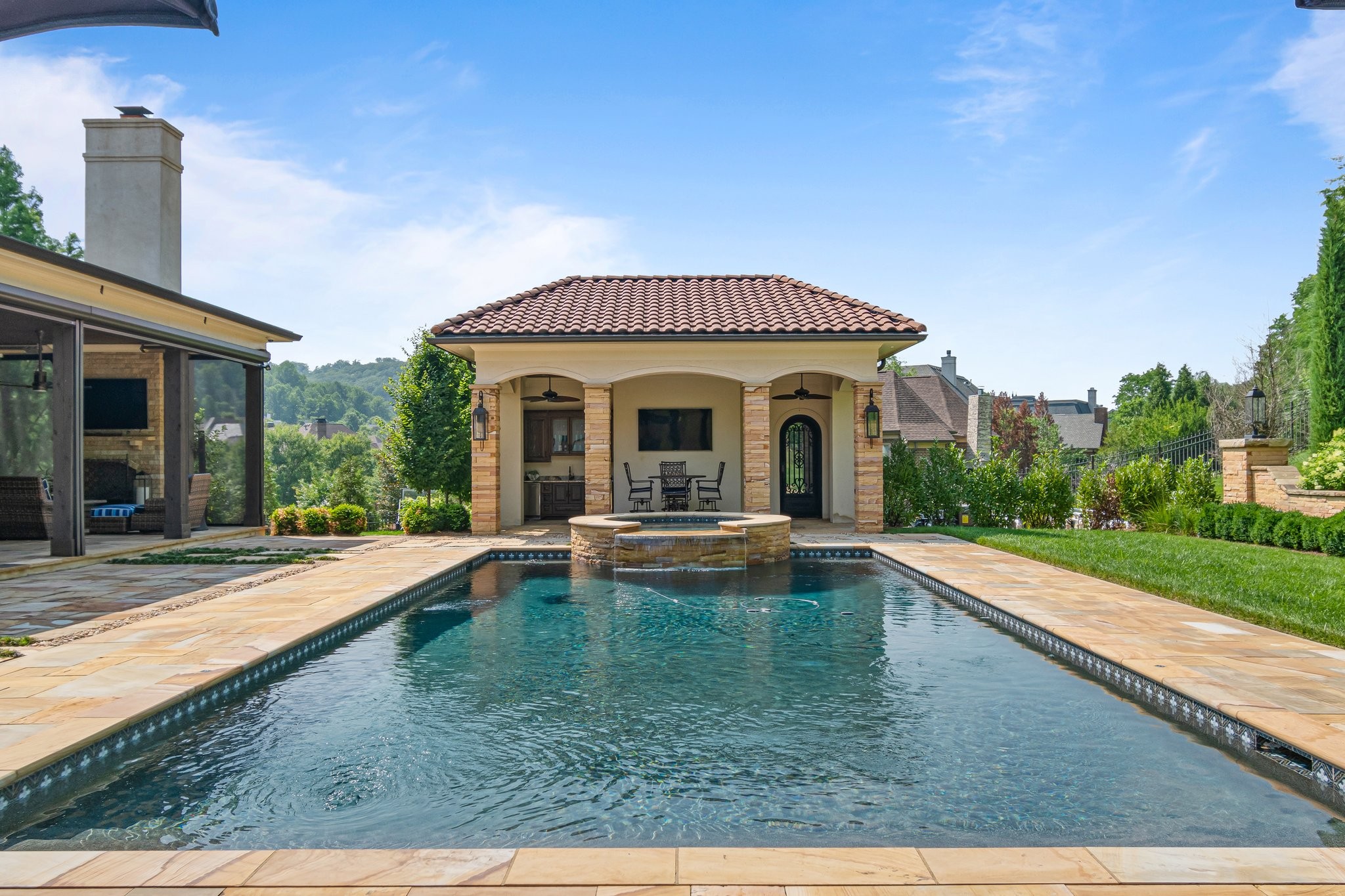 834 Windstone Blvd