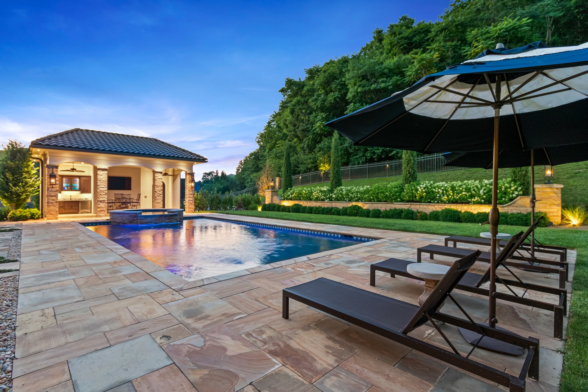 834 Windstone Blvd