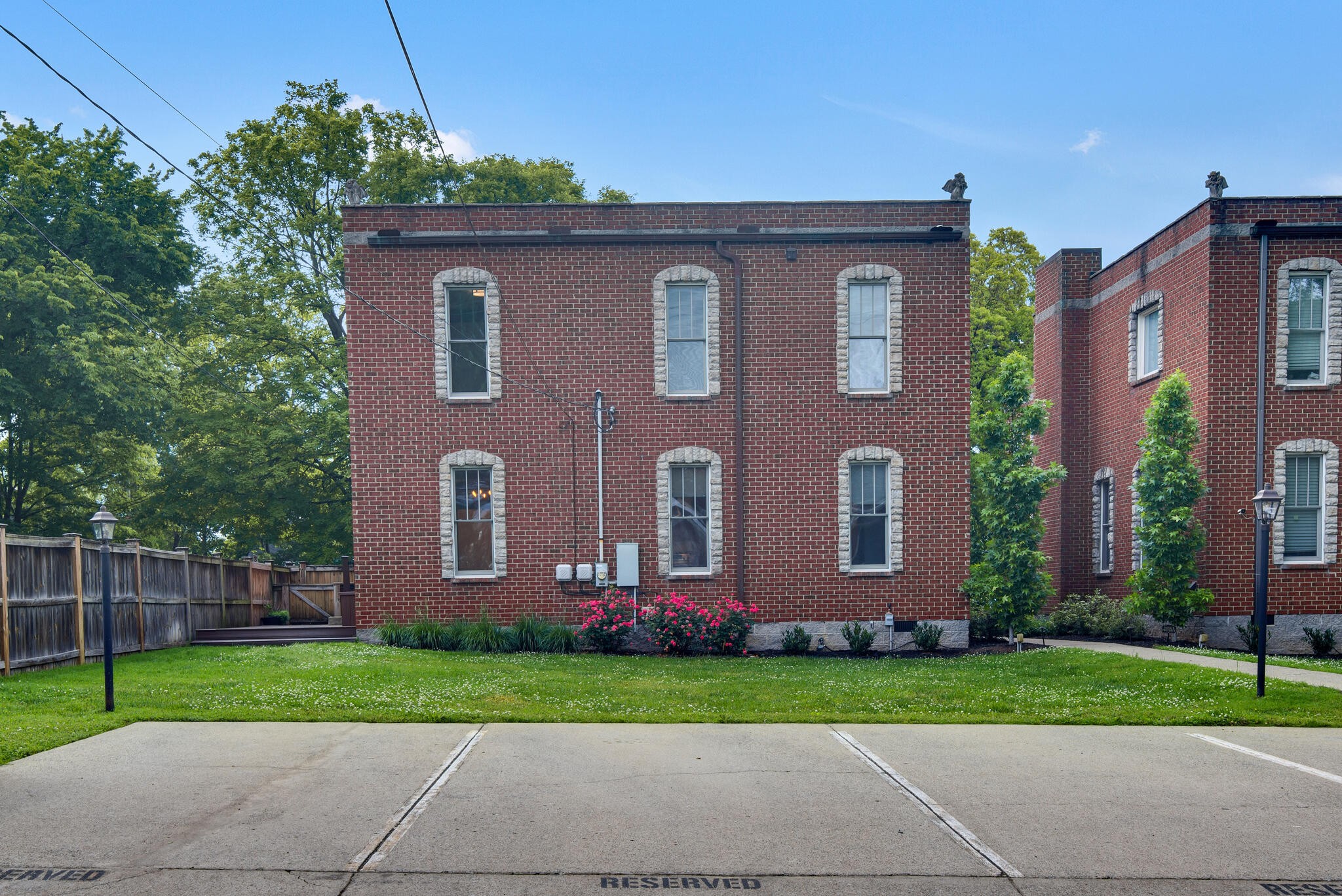 1017 Caruthers Ave