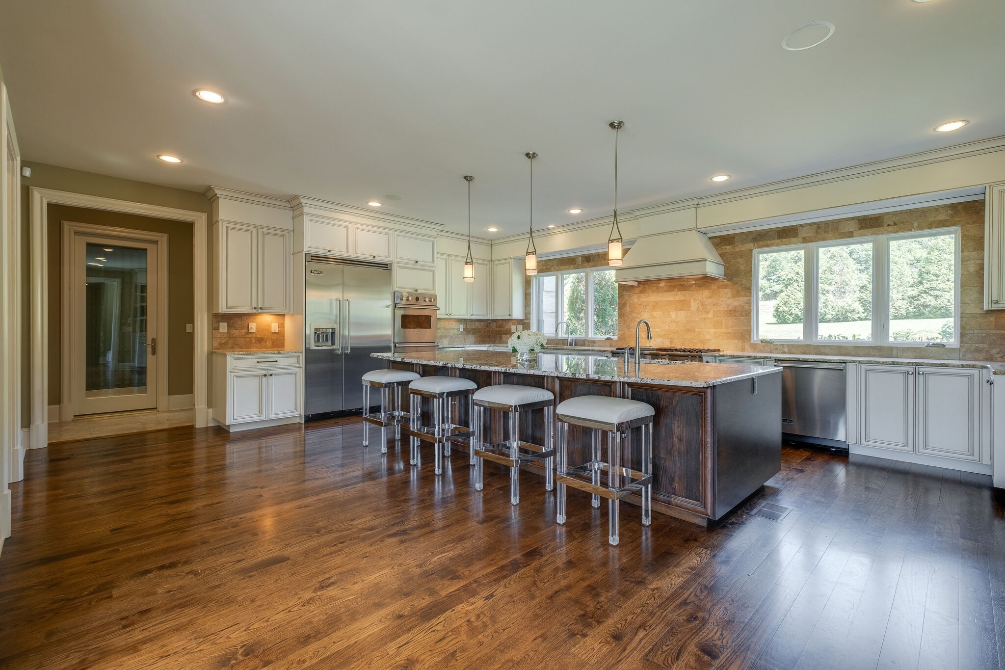 6261 Hillsboro Pike
