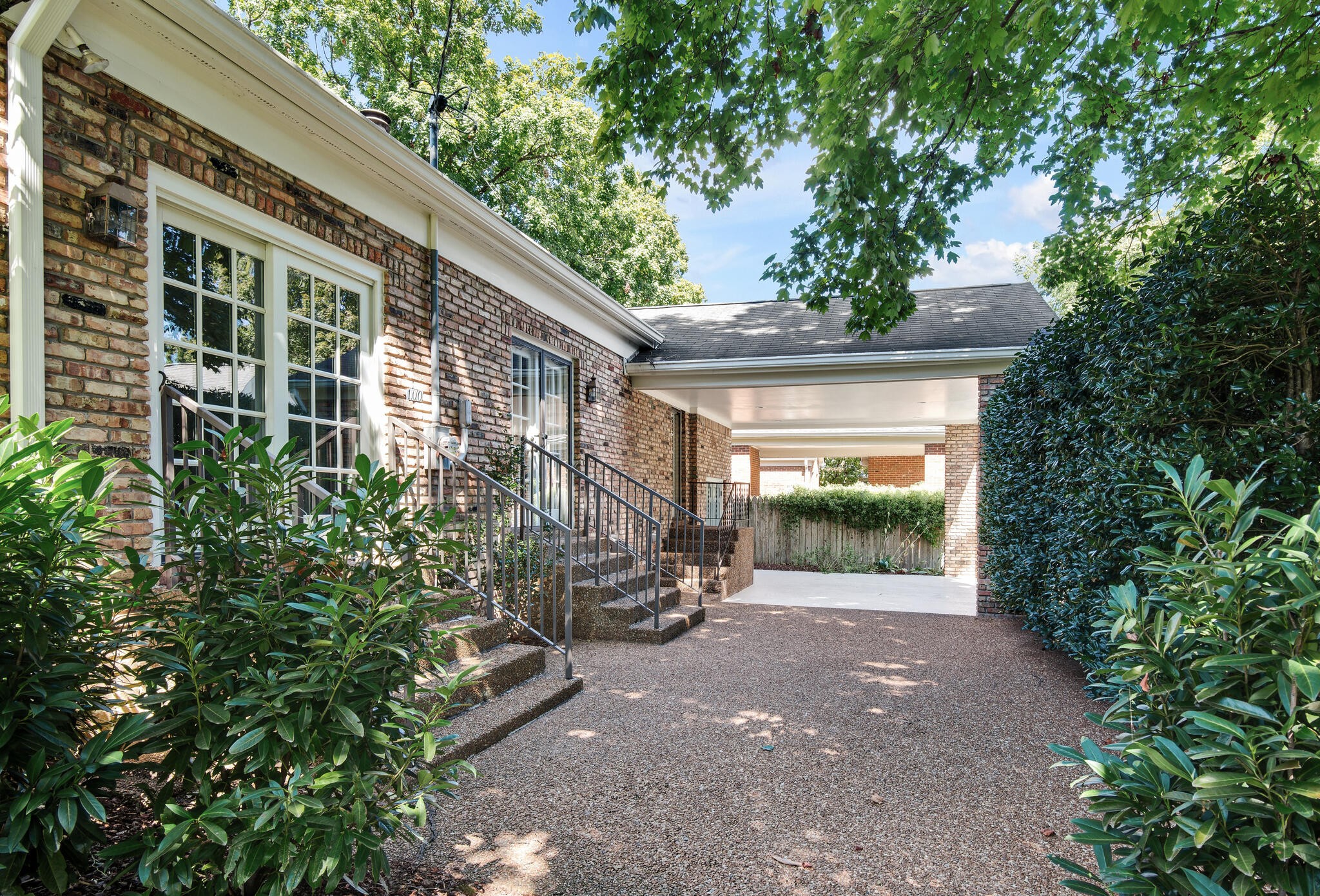 100 Longwood Pl