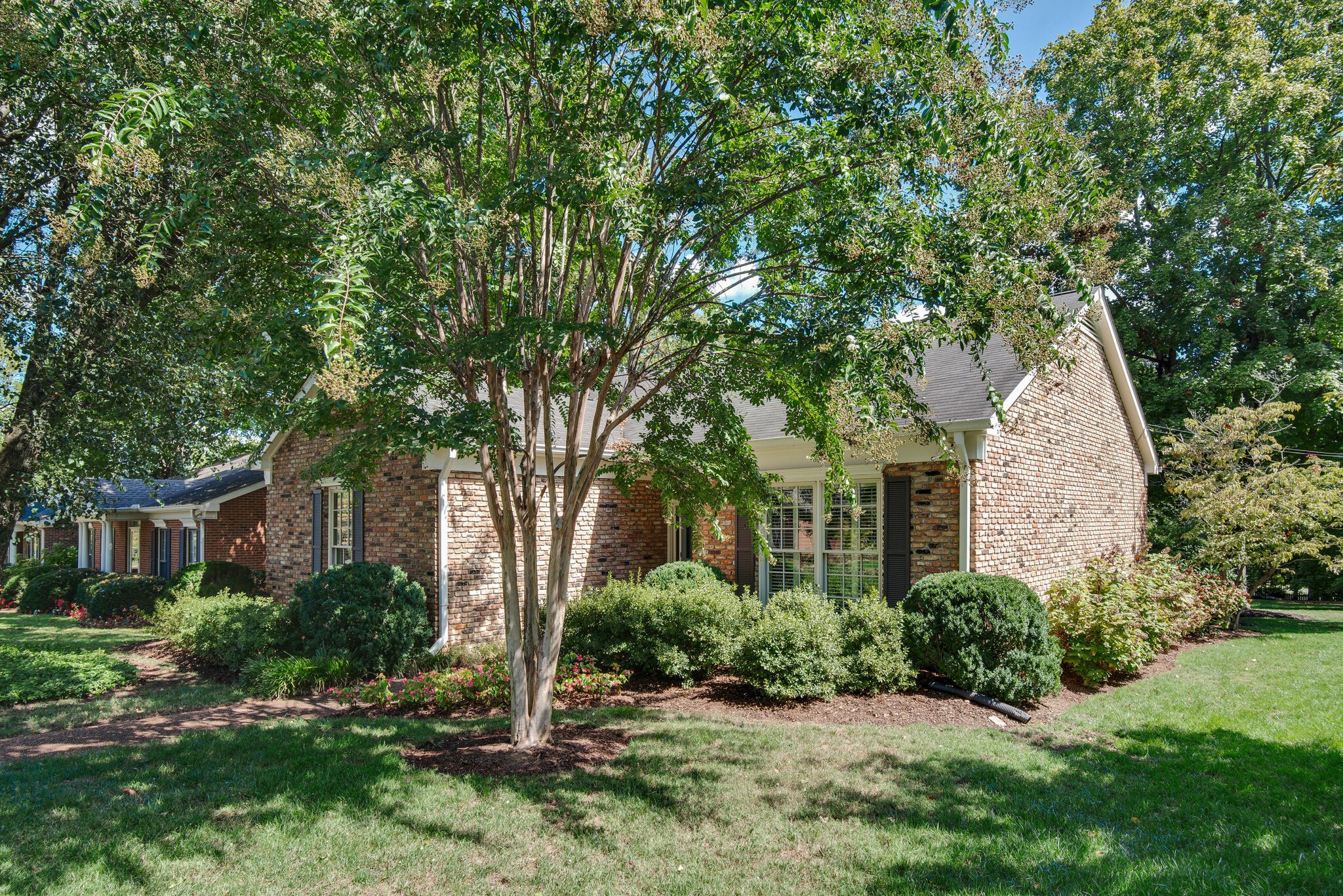 100 Longwood Pl