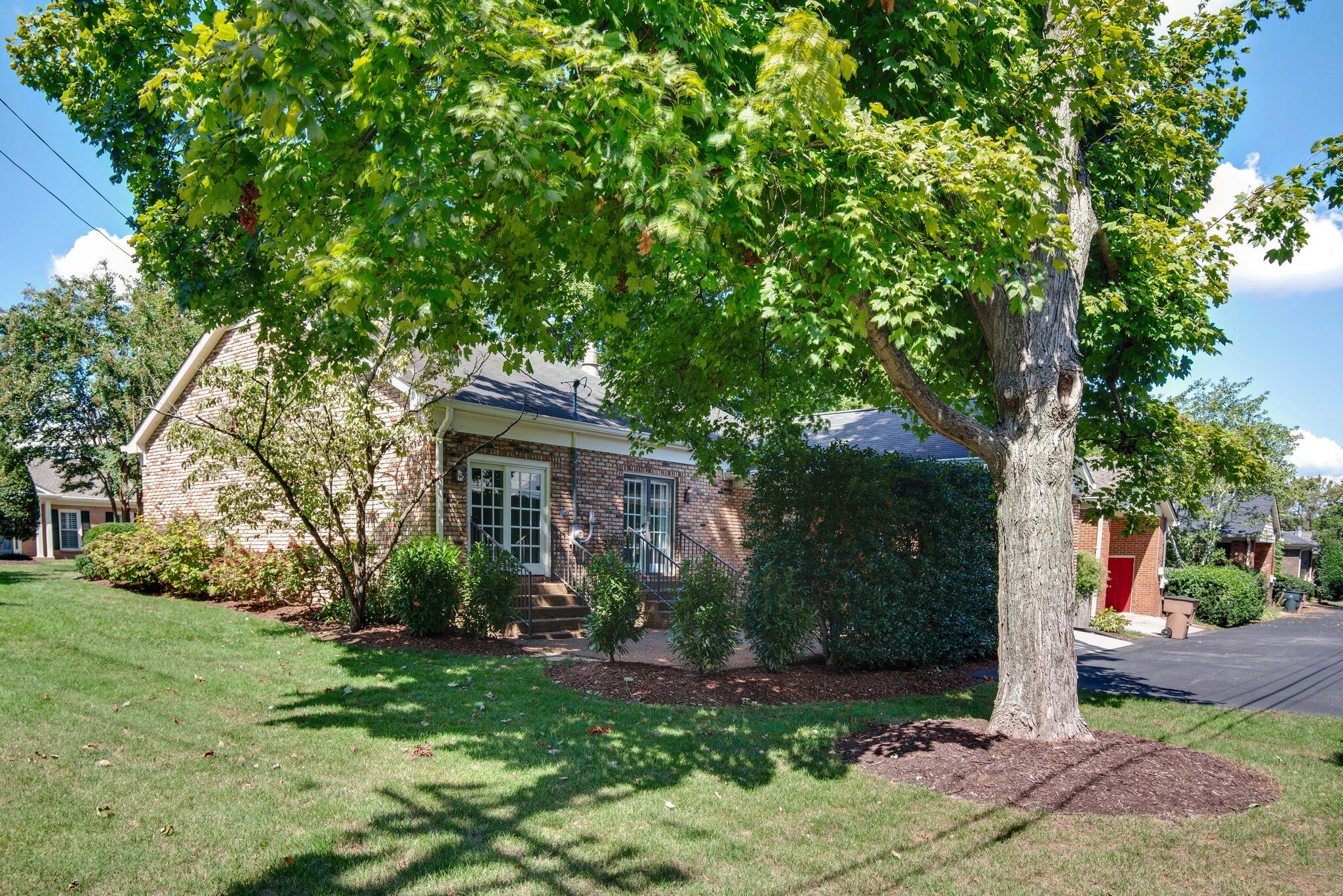 100 Longwood Pl