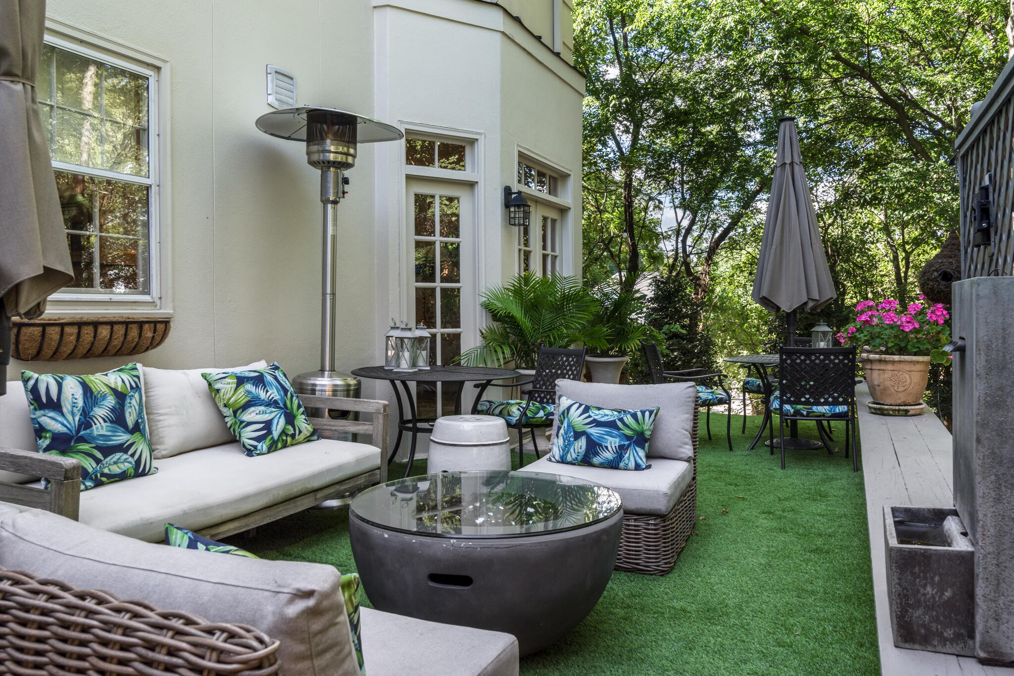 216 Chestnut Hill Dr