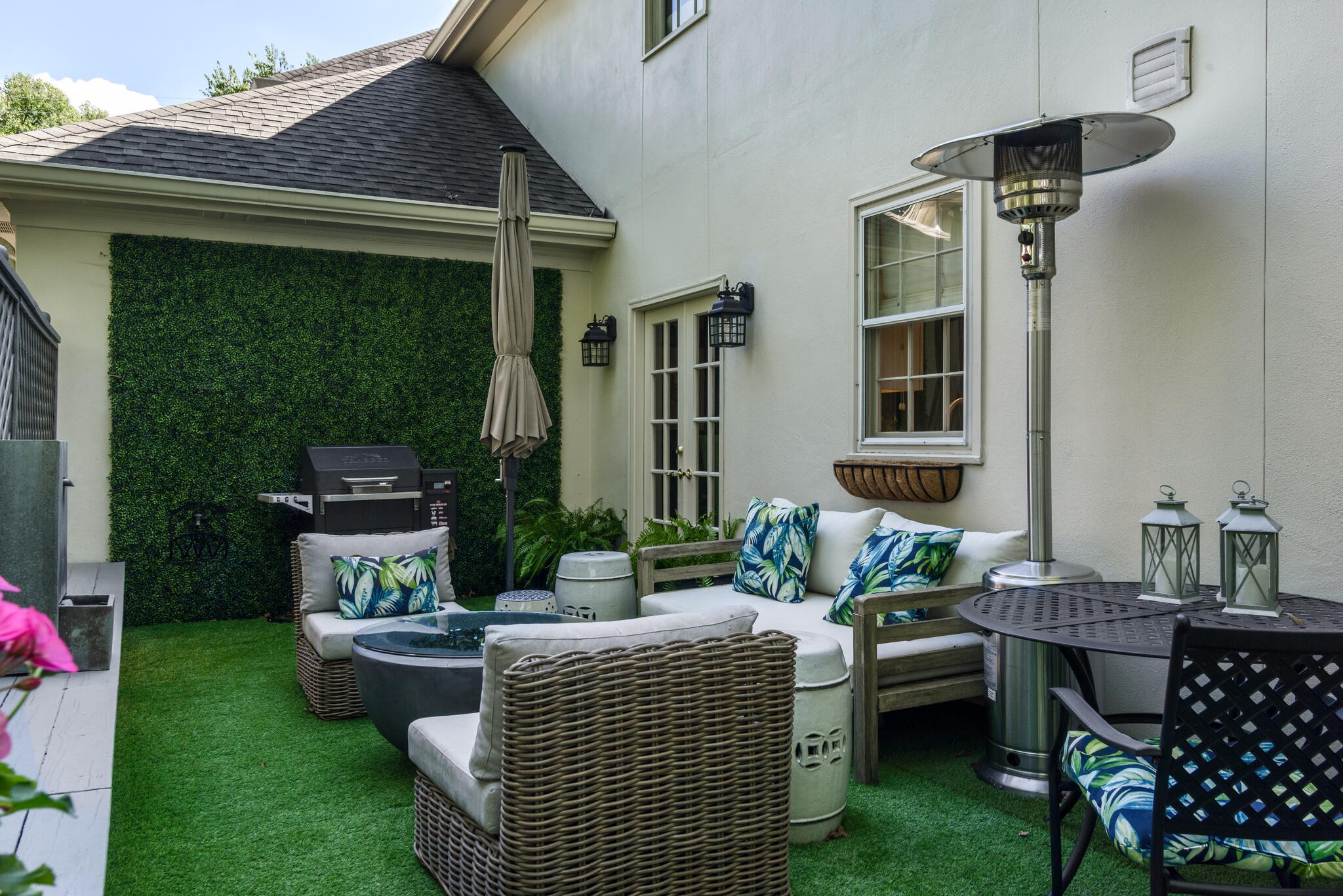 216 Chestnut Hill Dr