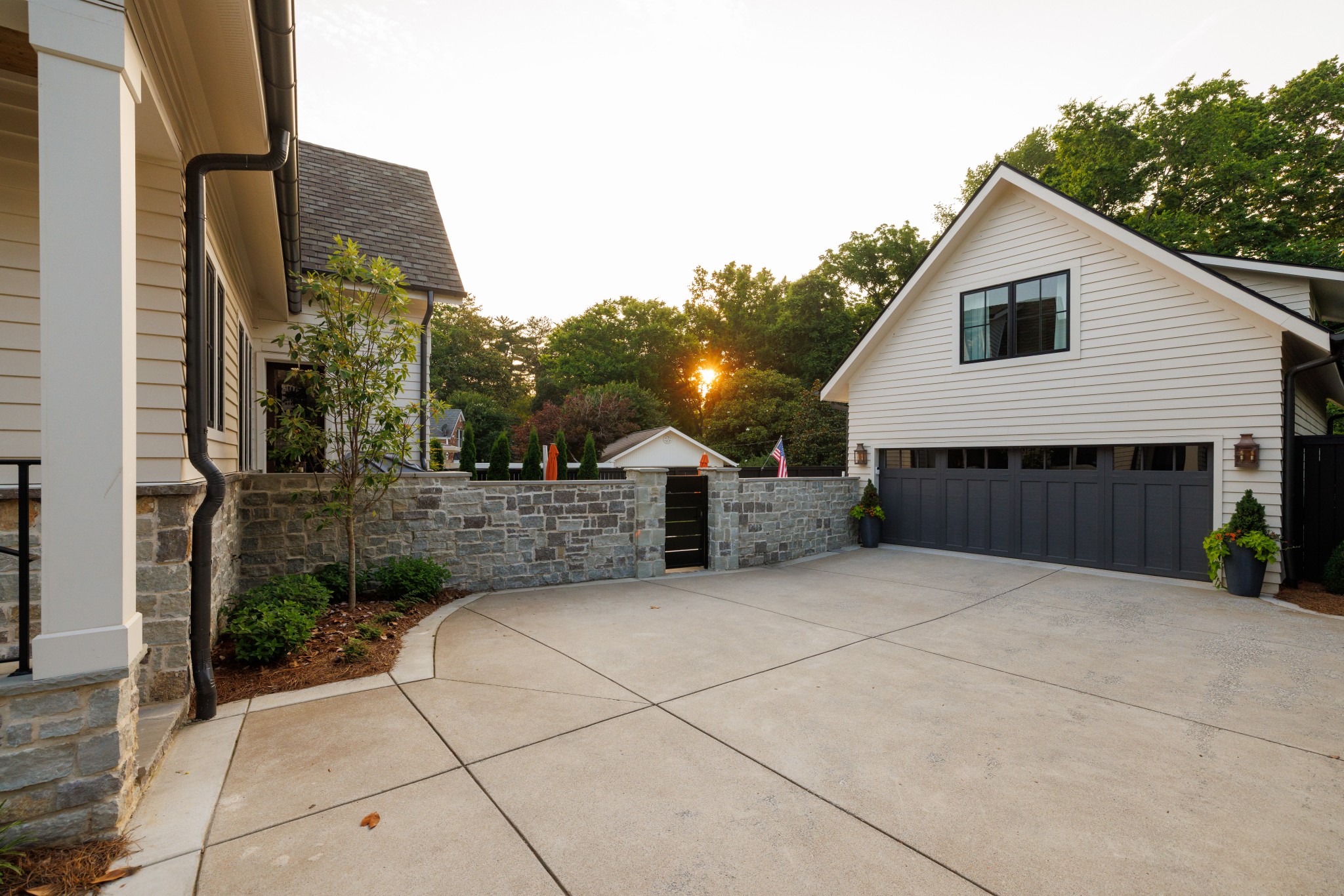 280 Harding Pl