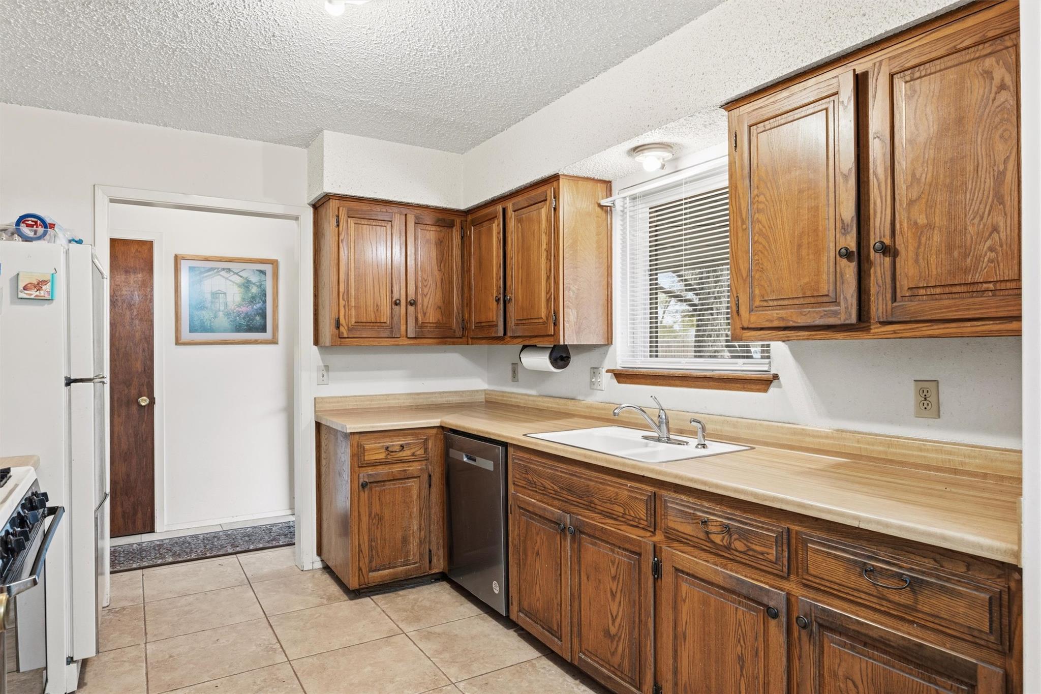 5813 Gateshead DR