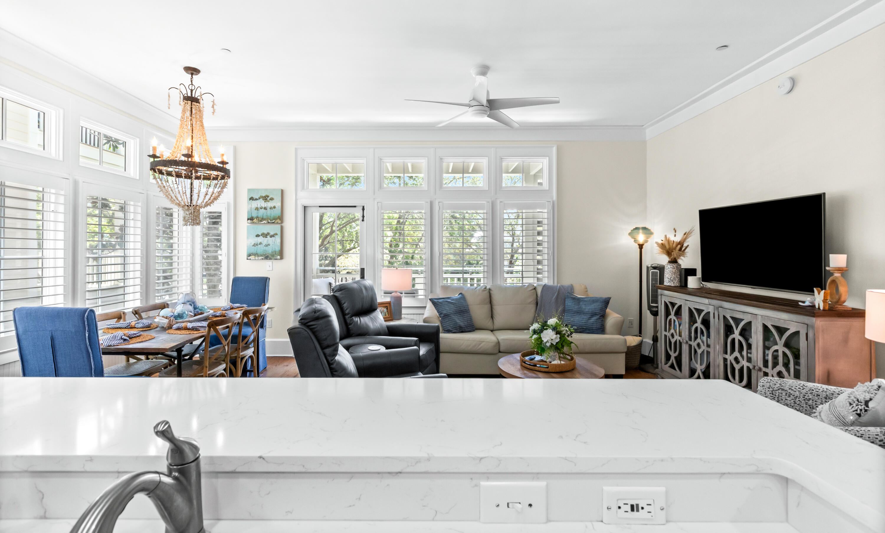 1660 E County Highway 30A UNIT 101