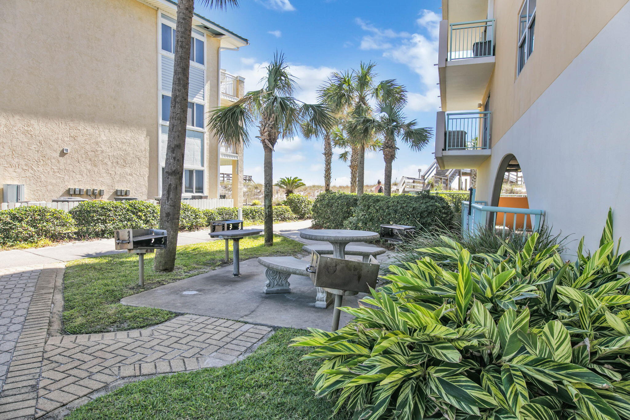 866 Santa Rosa Boulevard 302