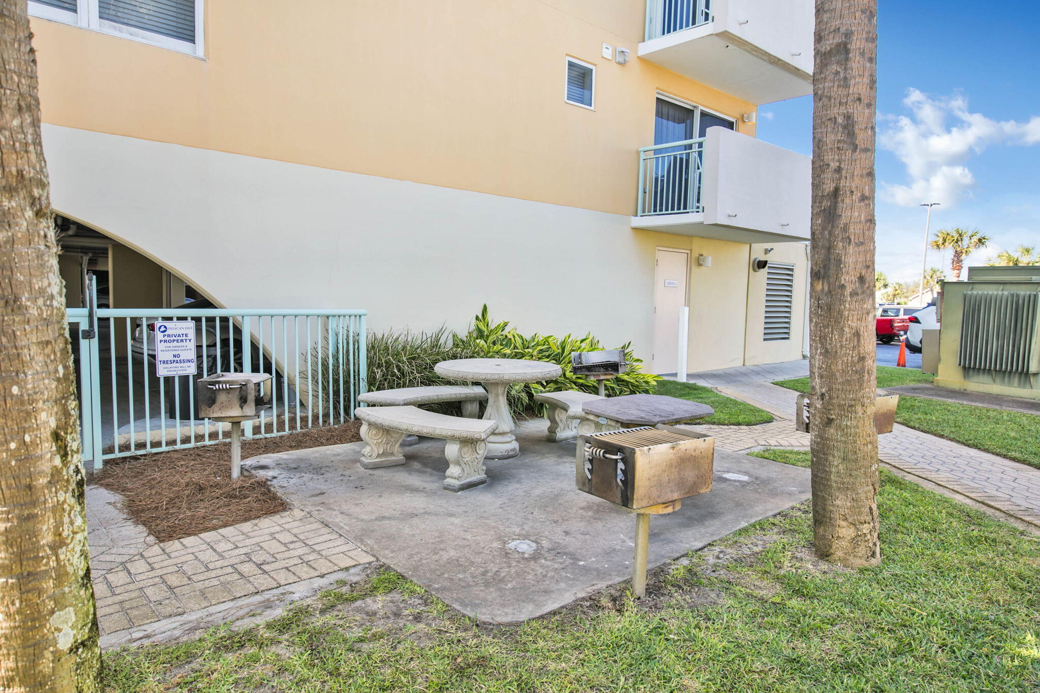 866 Santa Rosa Boulevard 302