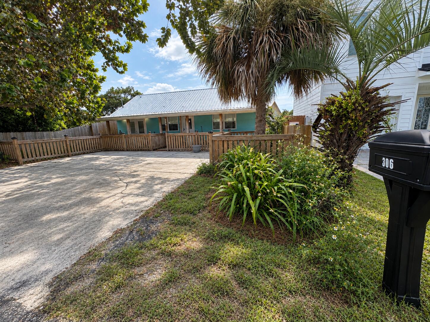 306 Malaga Place
