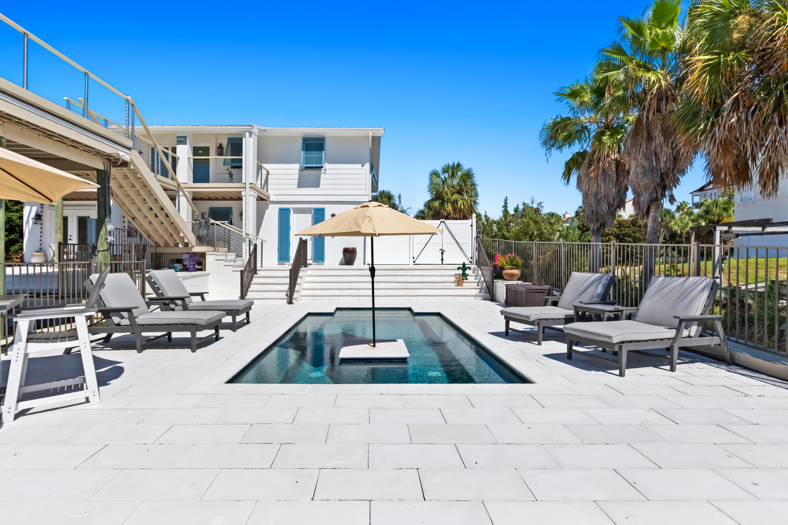 620 Lagoon Drive