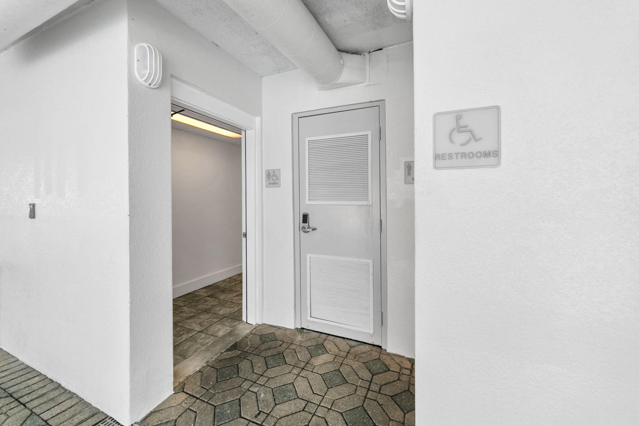 895 Santa Rosa Boulevard, 503