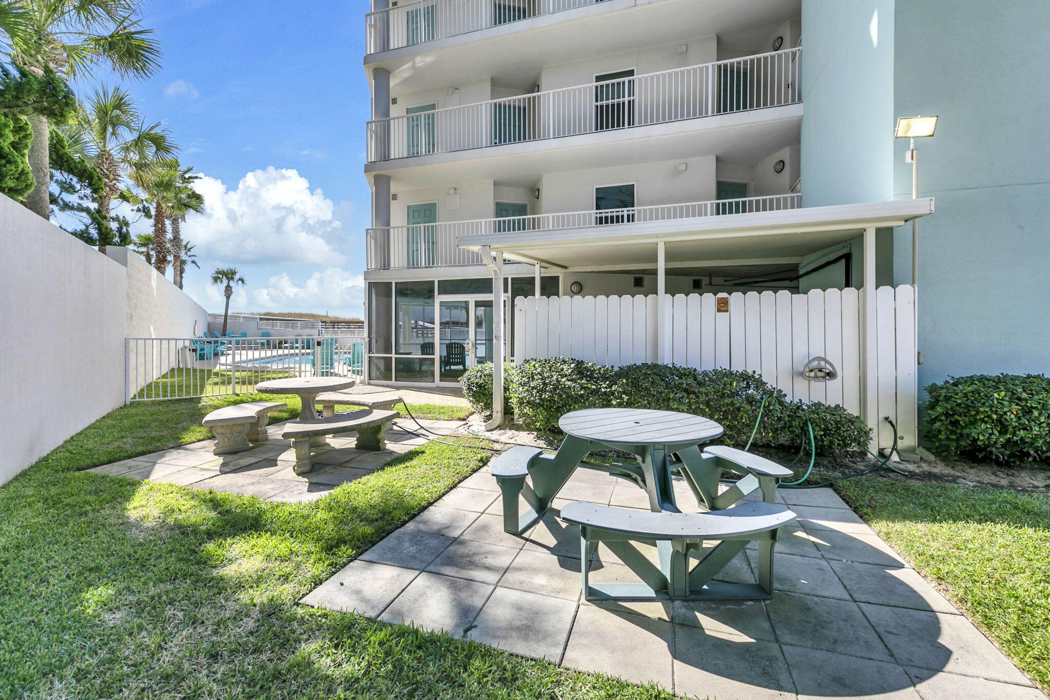 895 Santa Rosa Boulevard, 503