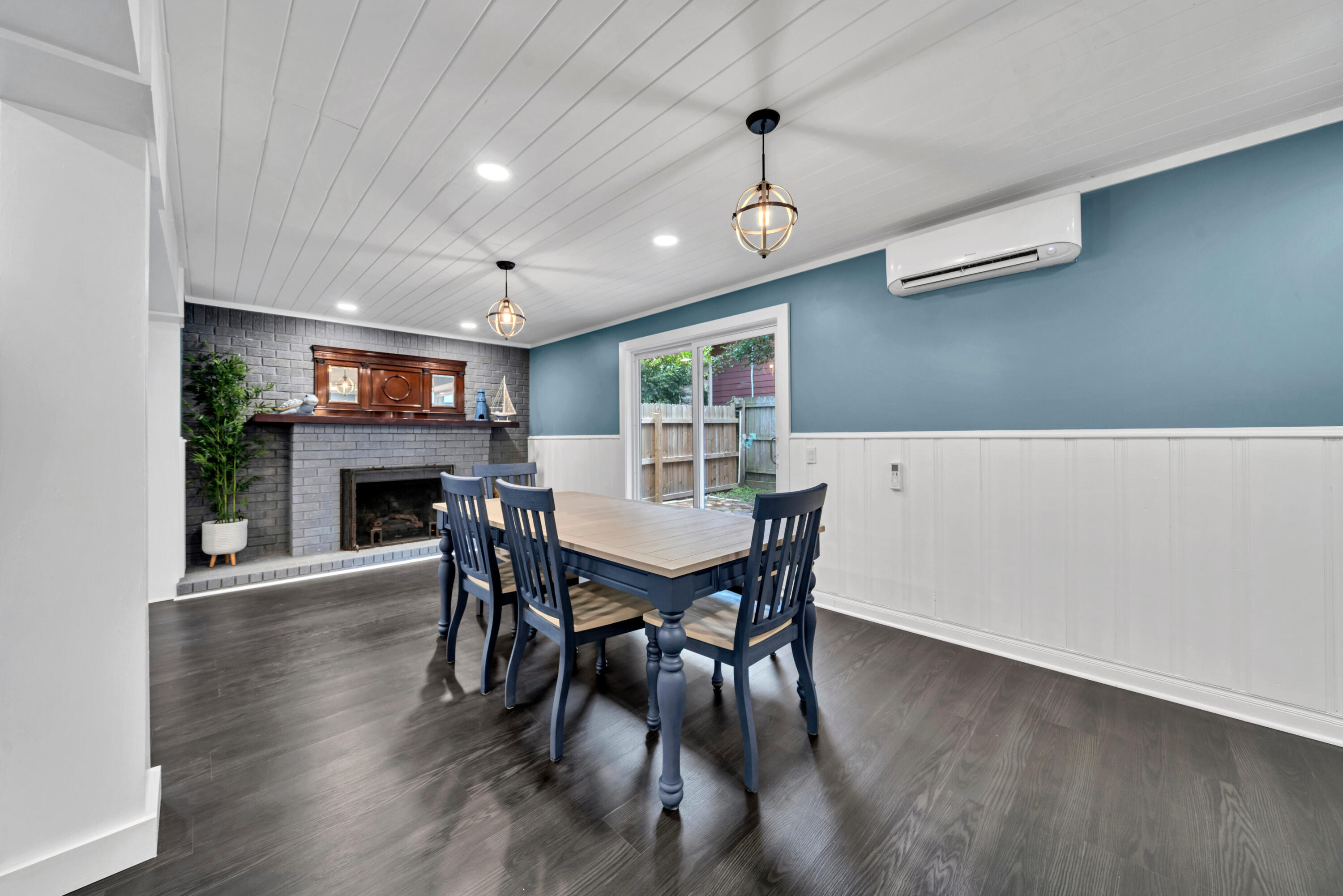 200 SE Alconese Southeast Avenue