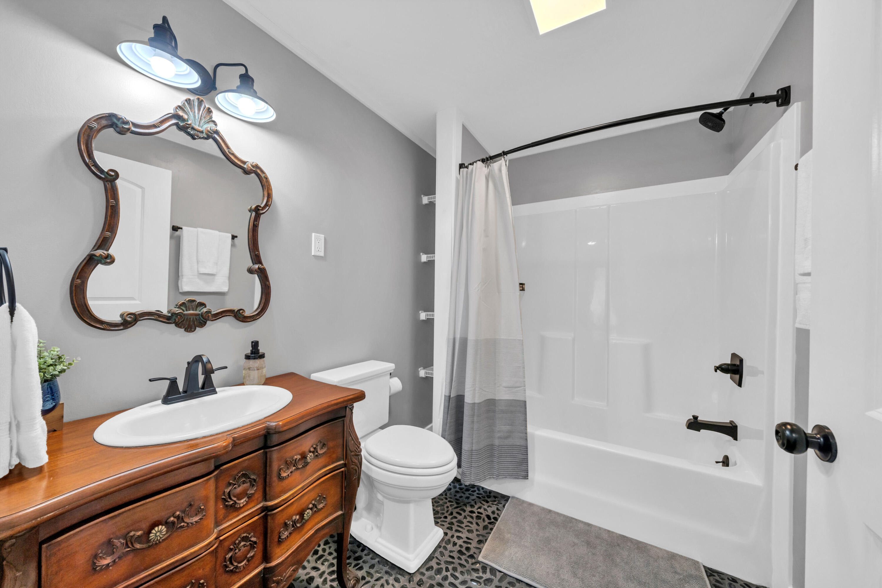 200 SE Alconese Southeast Avenue