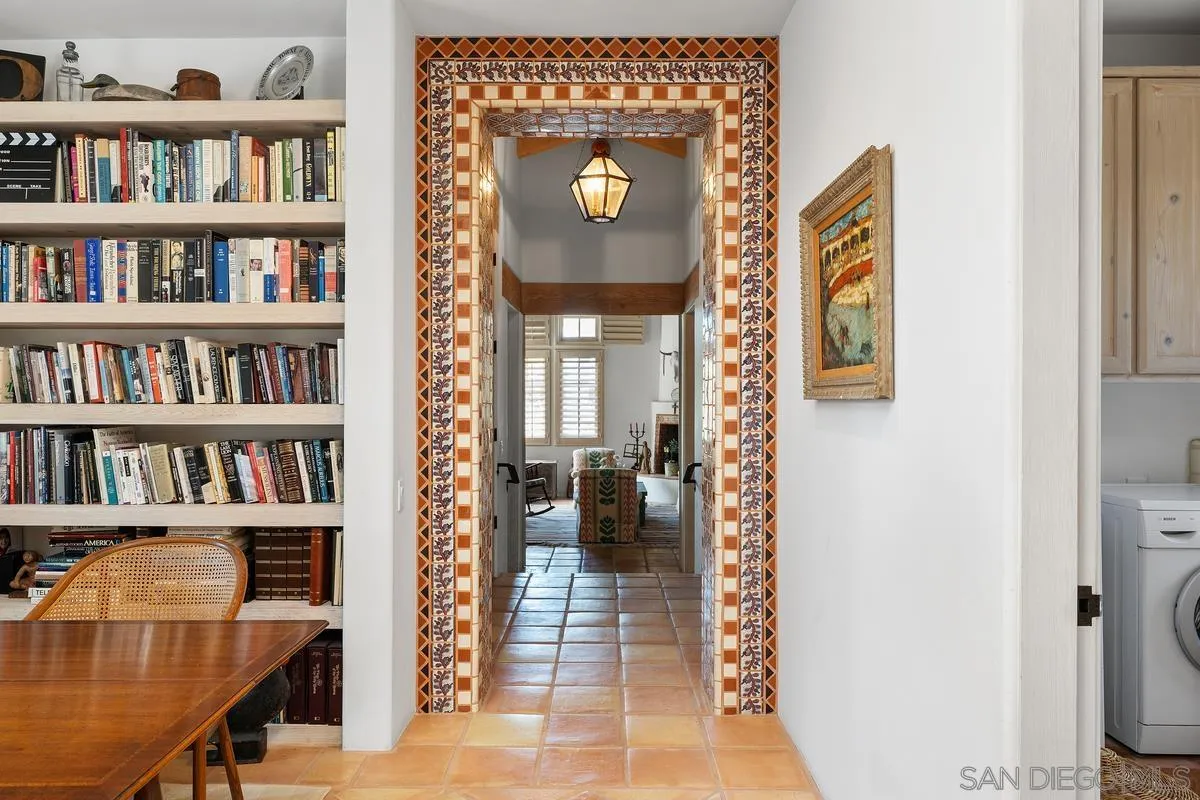 17240 Avenida De Acacias