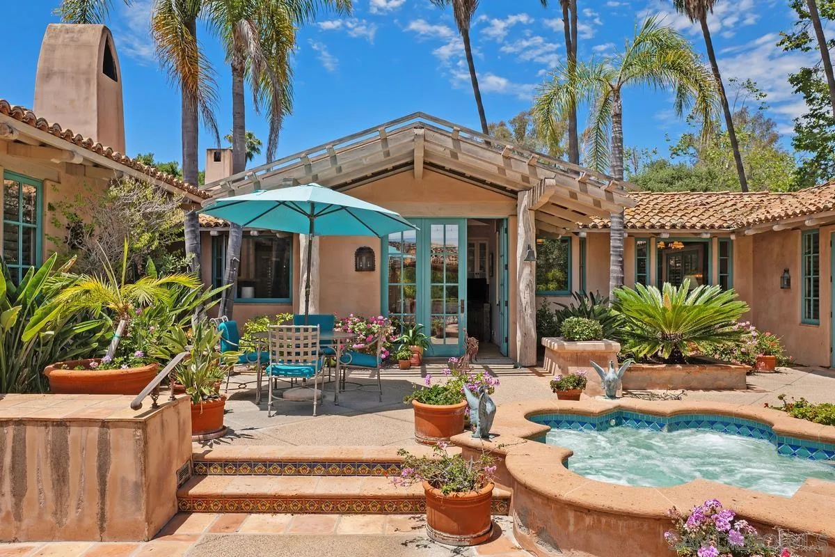 17240 Avenida De Acacias