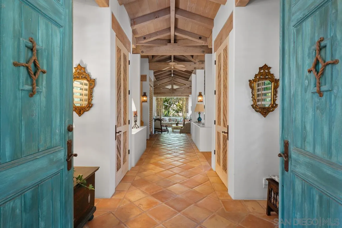 17240 Avenida De Acacias