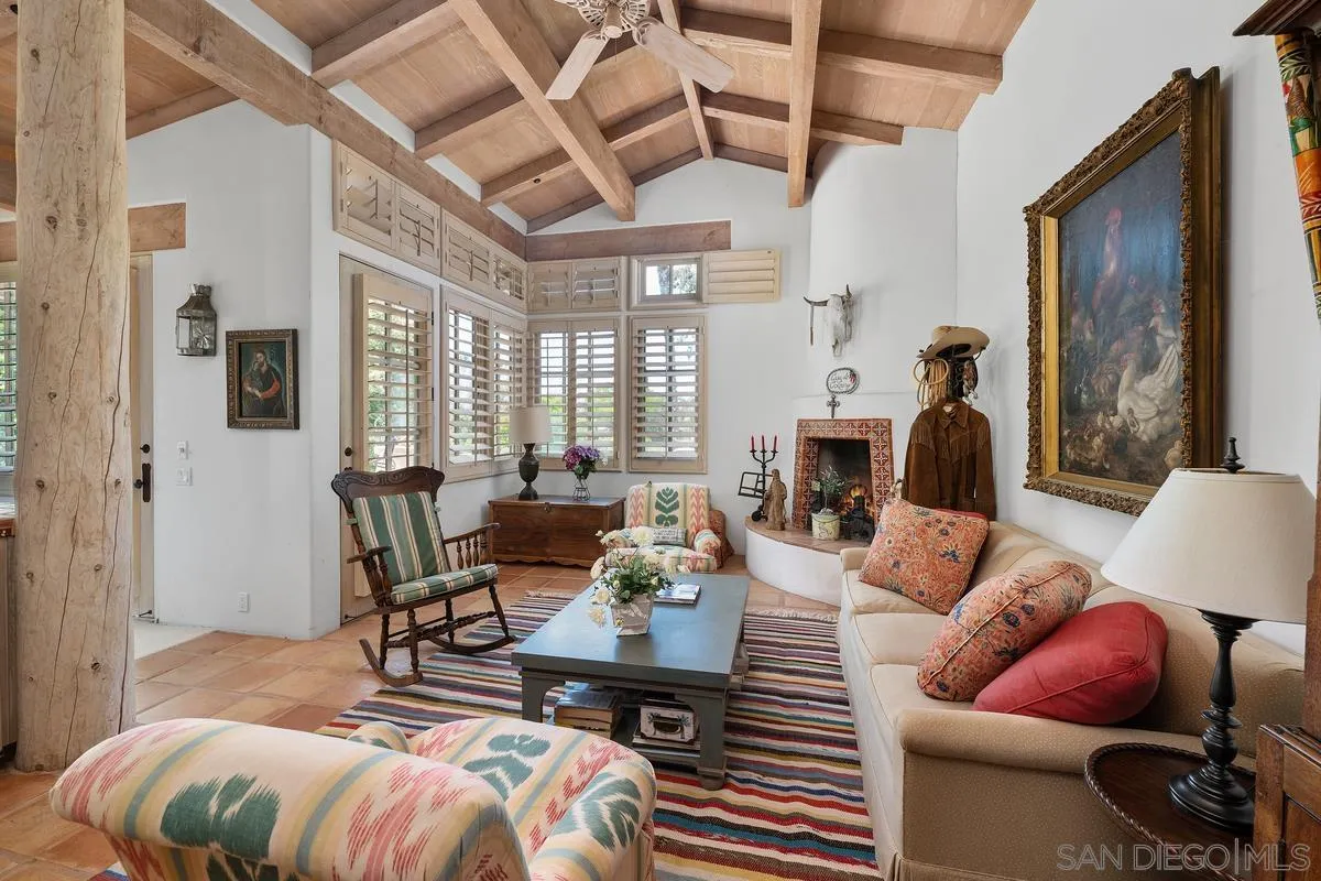 17240 Avenida De Acacias