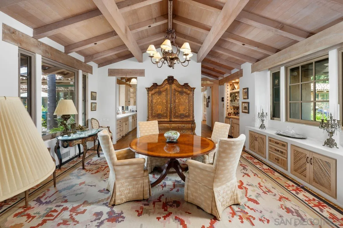 17240 Avenida De Acacias