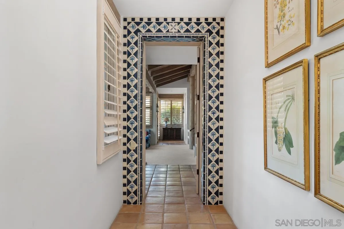 17240 Avenida De Acacias