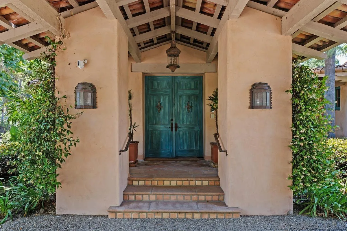 17240 Avenida De Acacias