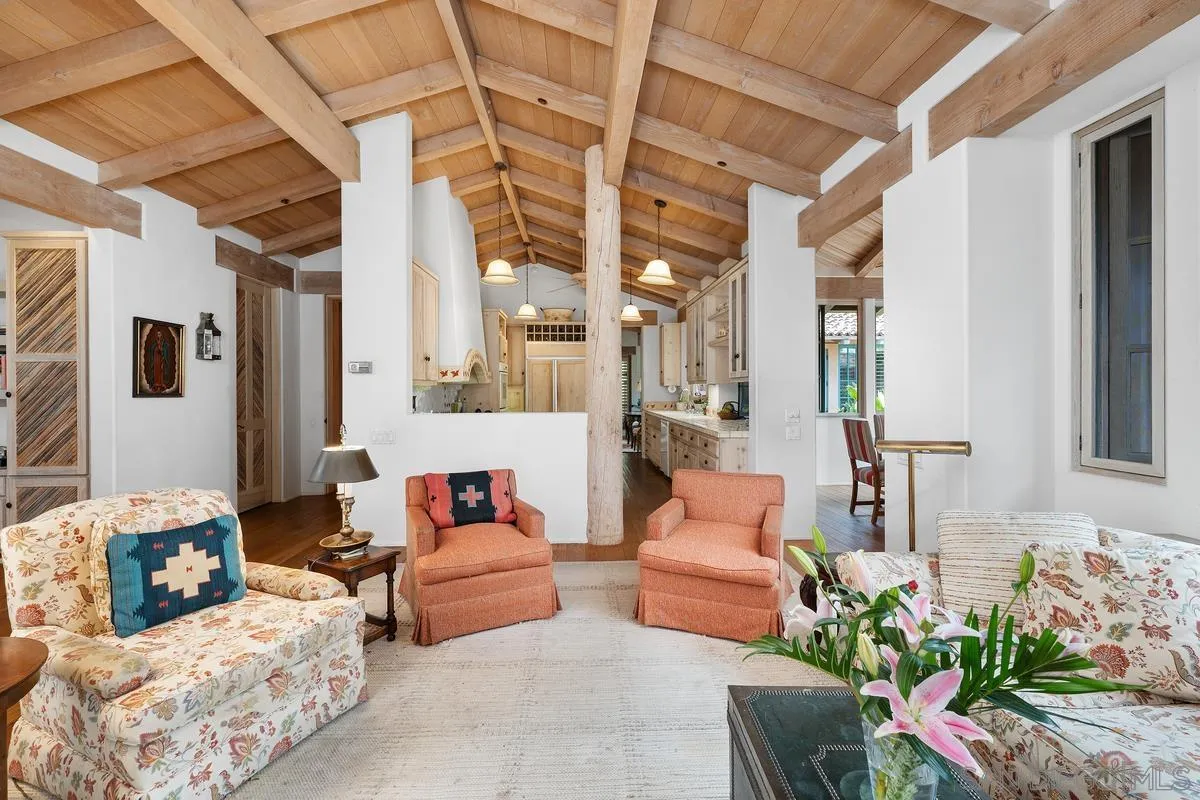 17240 Avenida De Acacias