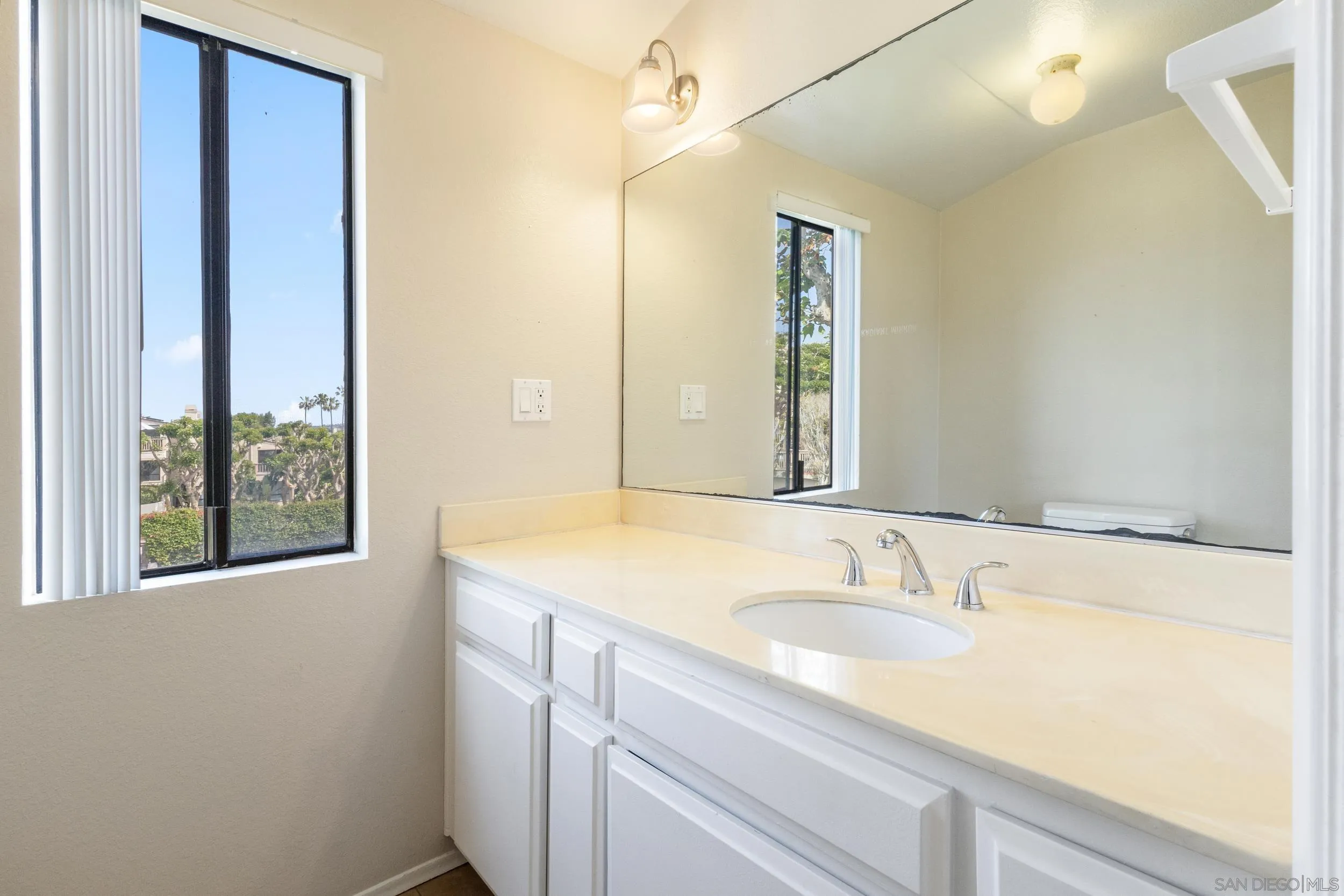 573 S Sierra Unit 10