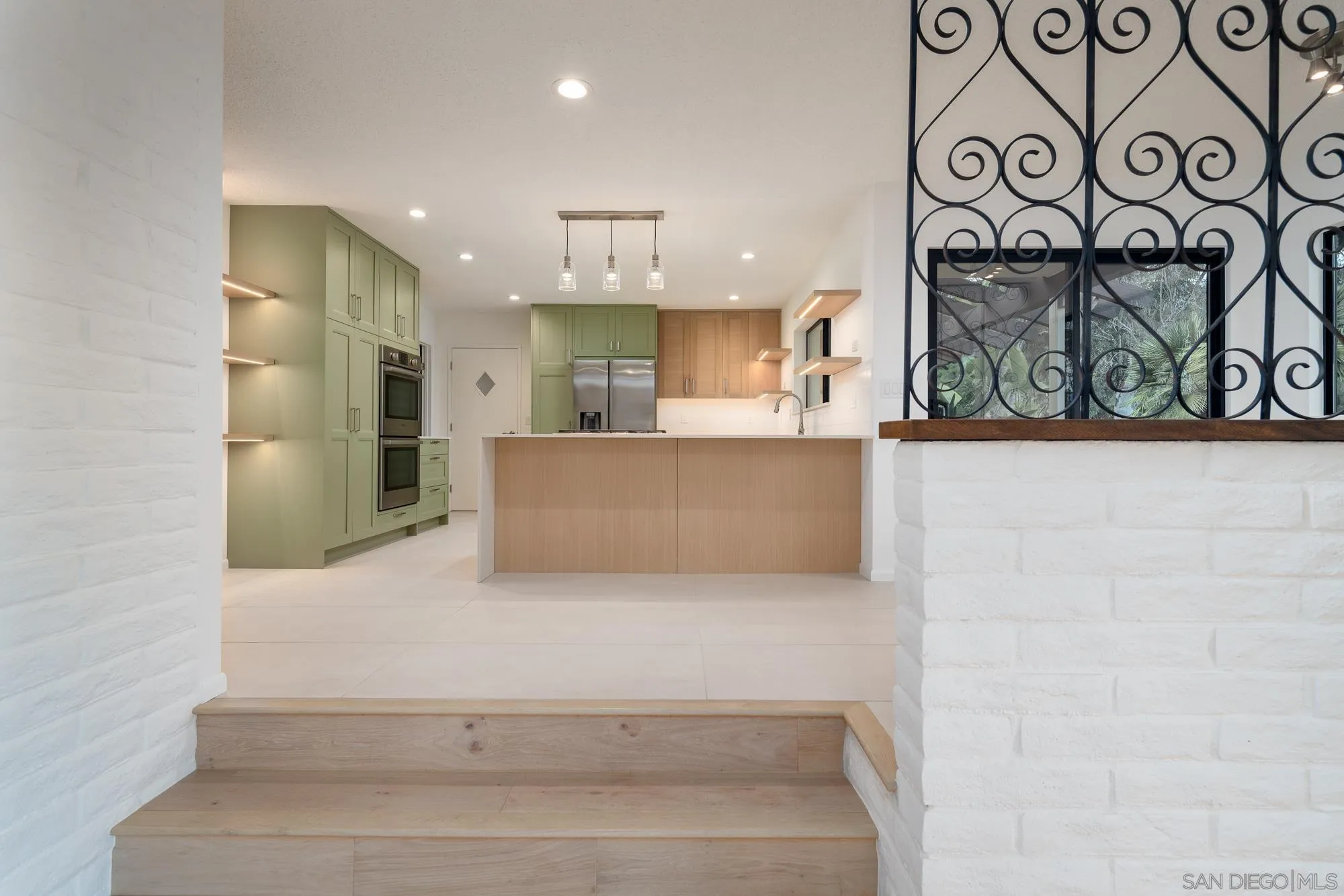 5406 Las Palomas
