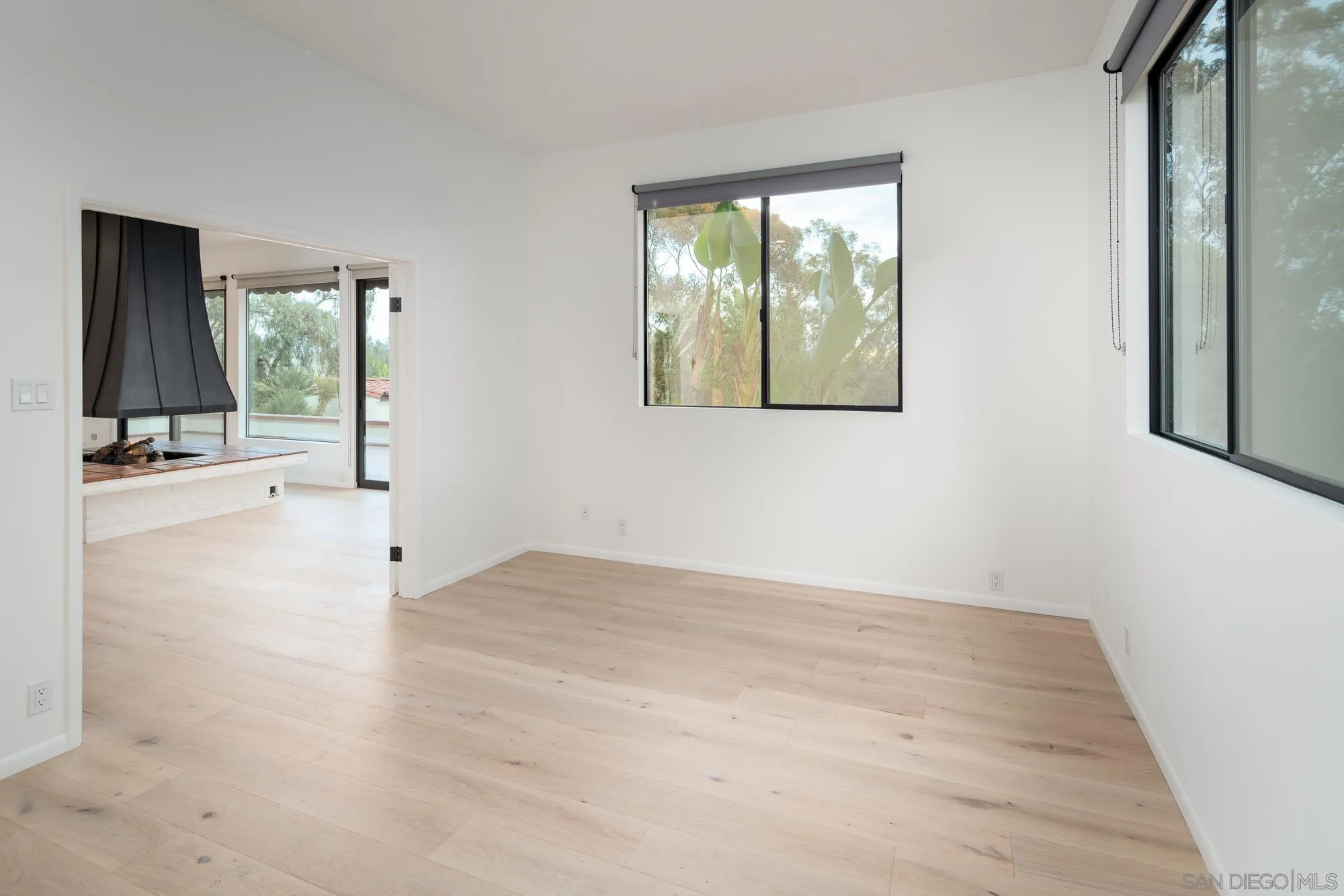 5406 Las Palomas