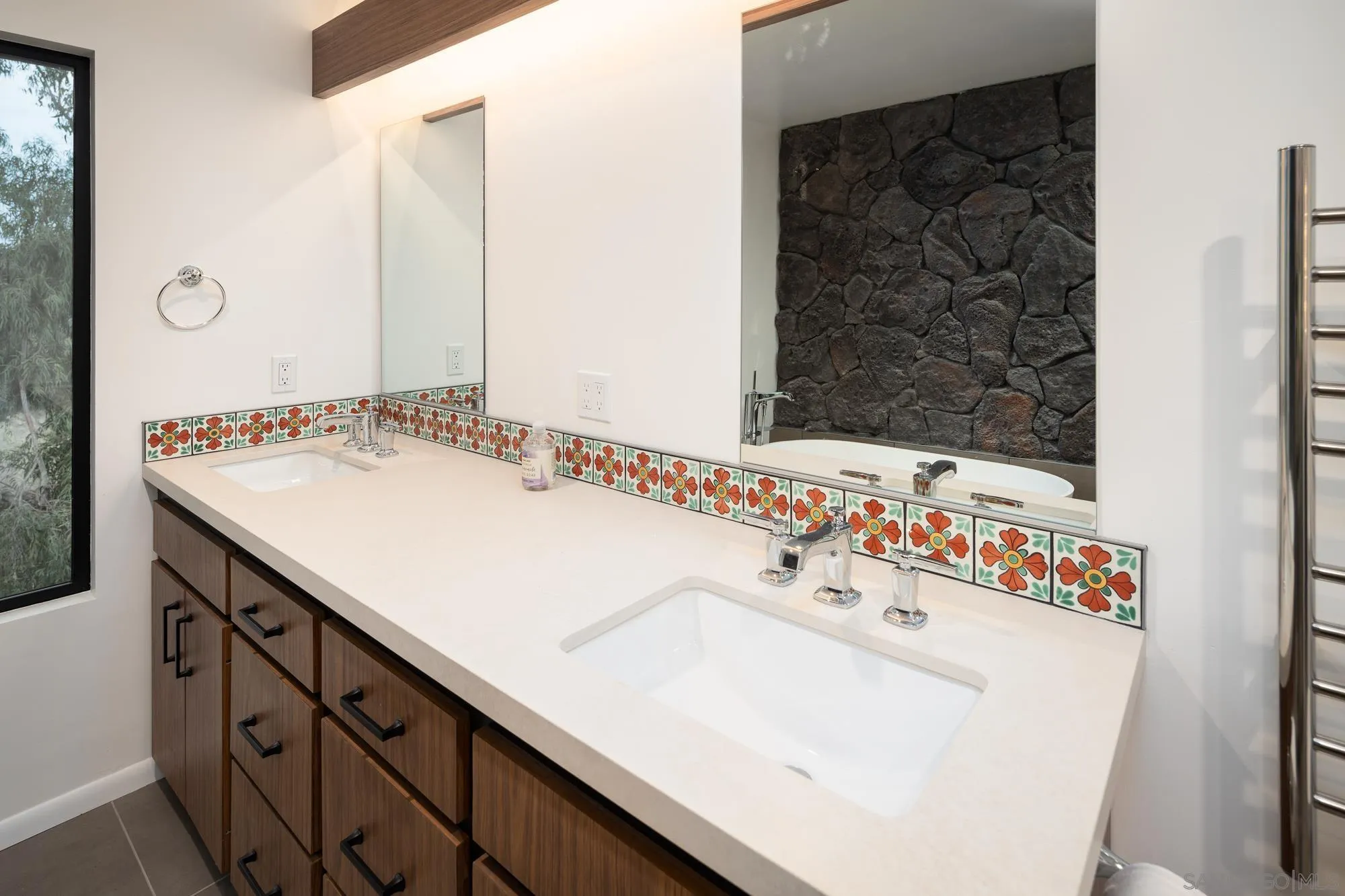 5406 Las Palomas
