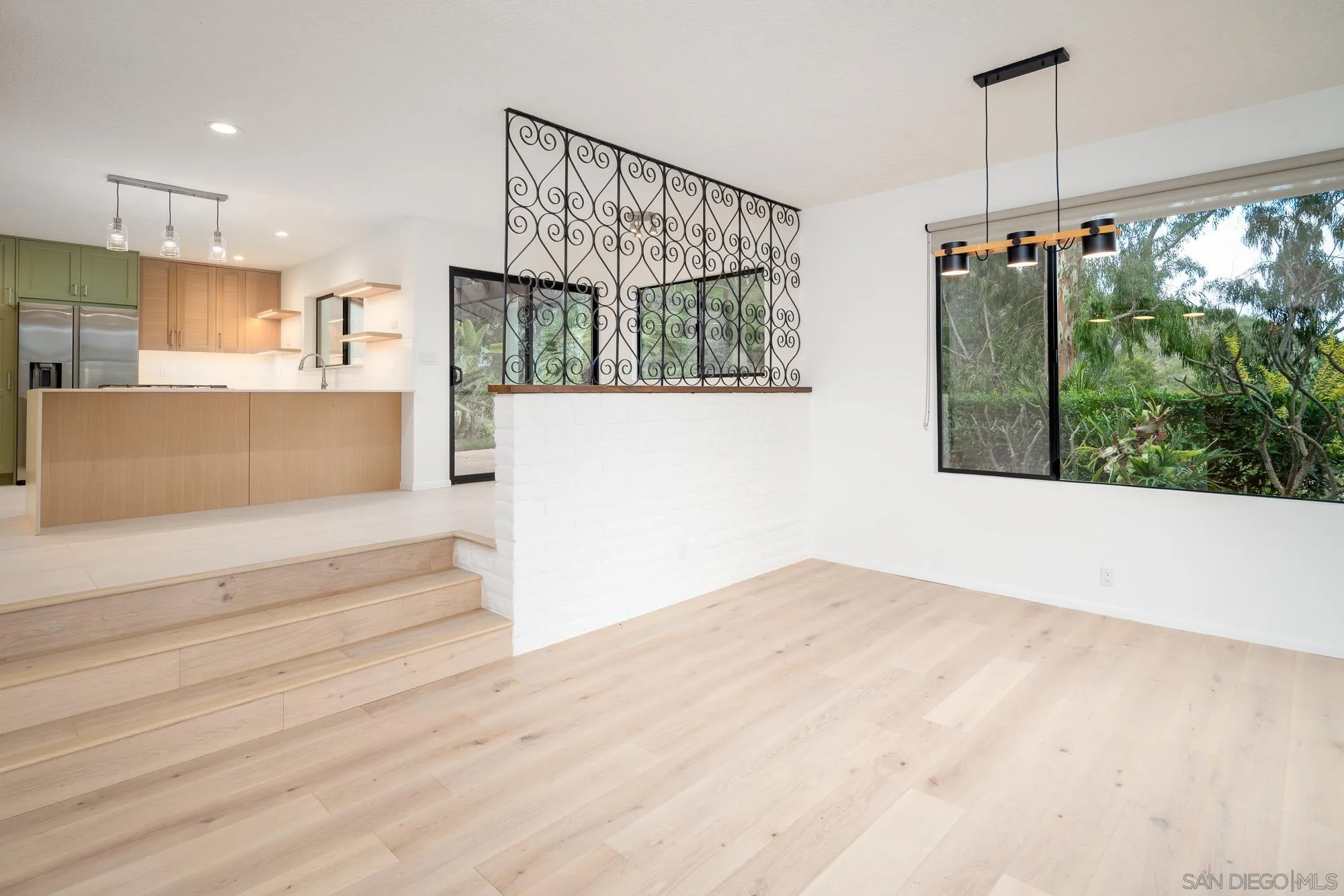 5406 Las Palomas